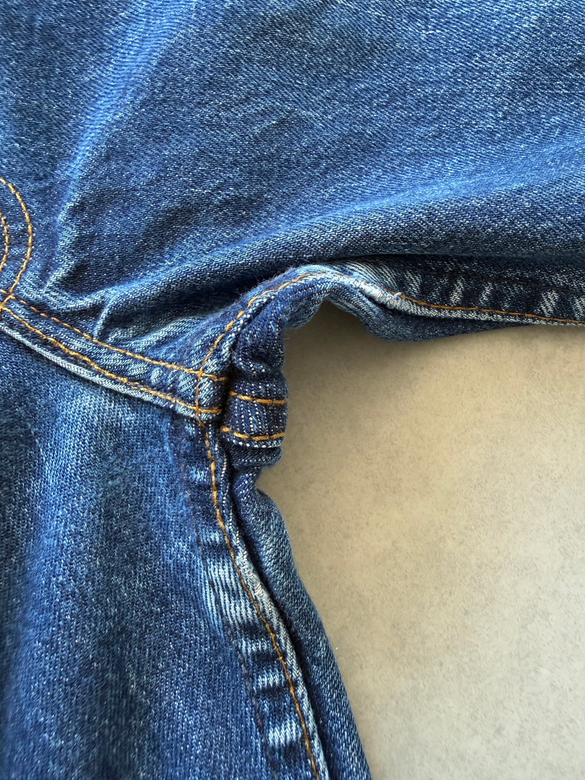 Levis 501 ženske tamno plave farmerke (29x32)