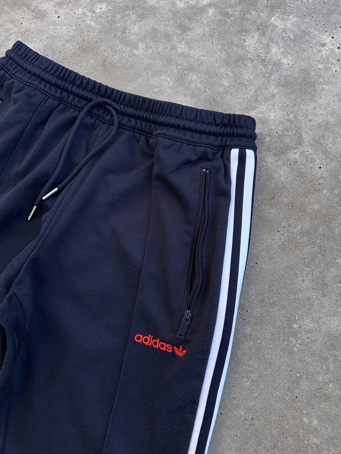 Adidas 2000s muška navy baggy trenerka (M)