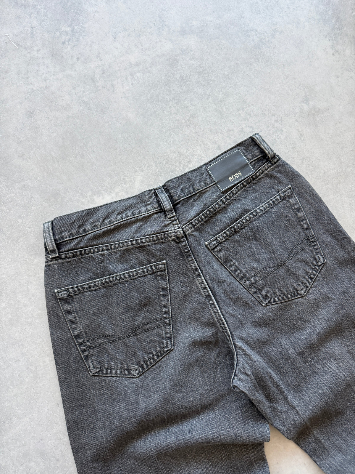Hugo Boss muške relaxed fit crne farmerke (32)