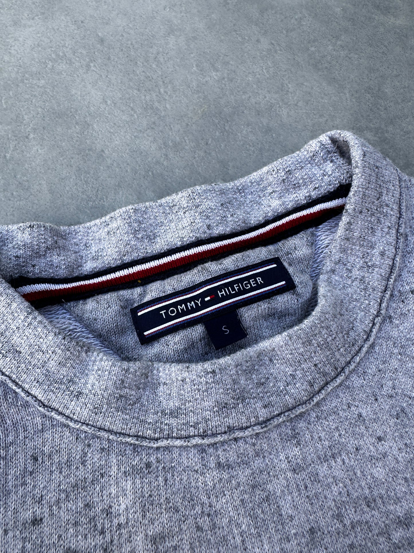 Tommy Hilfiger muška basic siva dukserica (S)