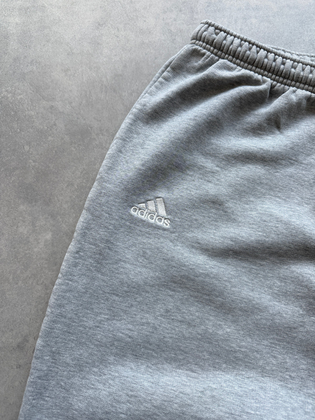 Adidas 2000s muška basic siva oversized trenerka (M)