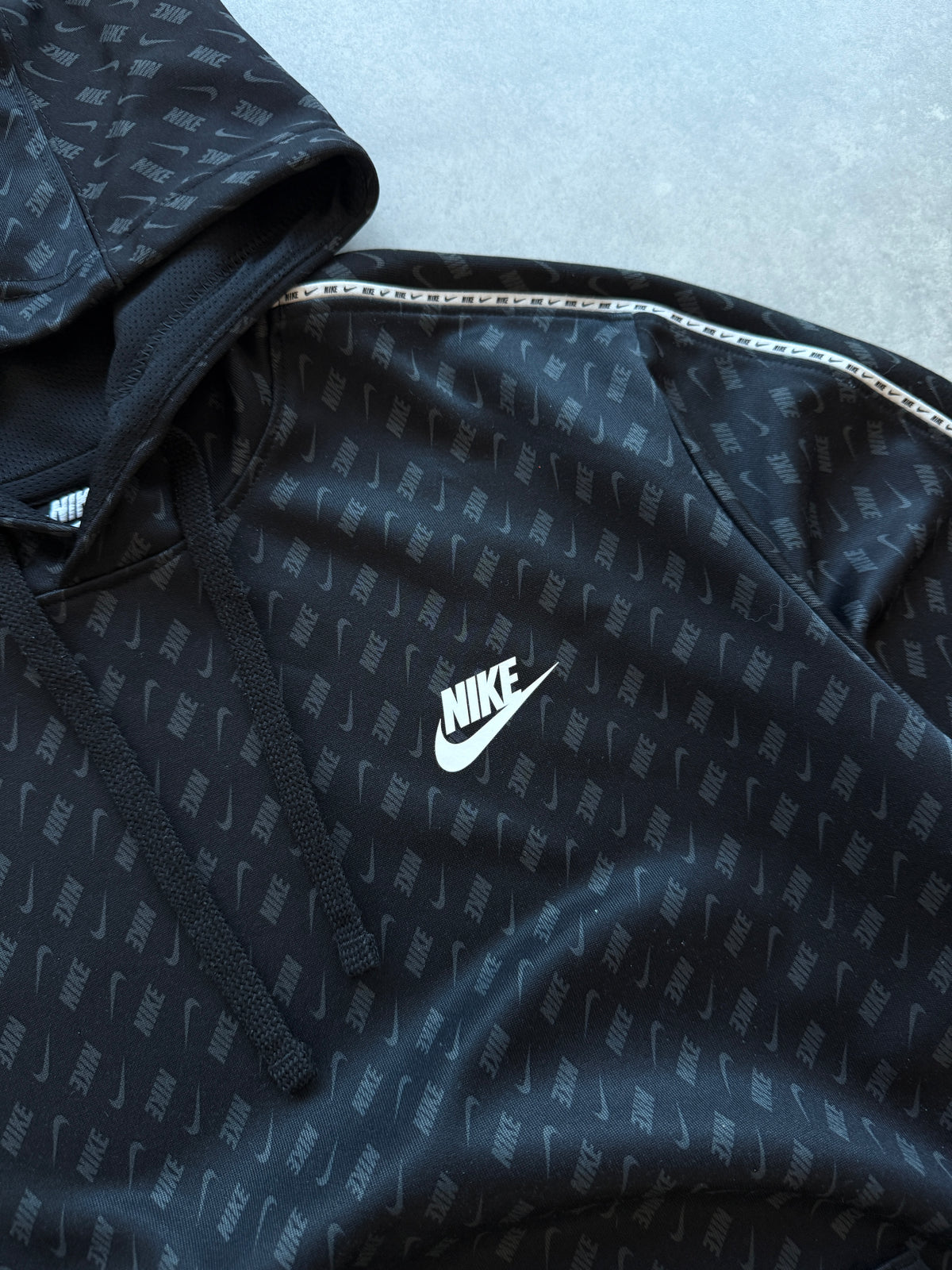 Nike muška AOP crna dukserica (S)