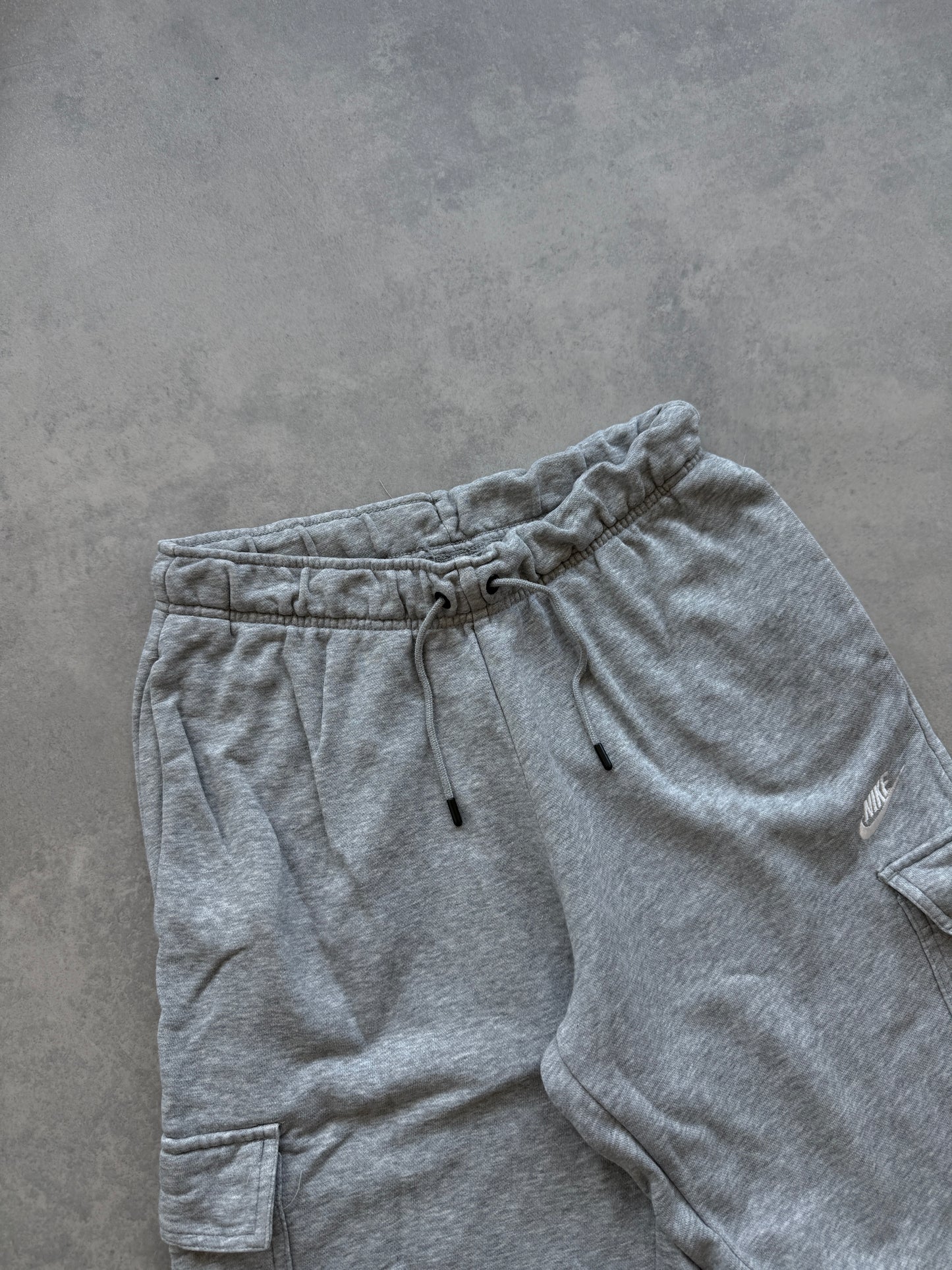 Nike muška siva cargo trenerka (S)