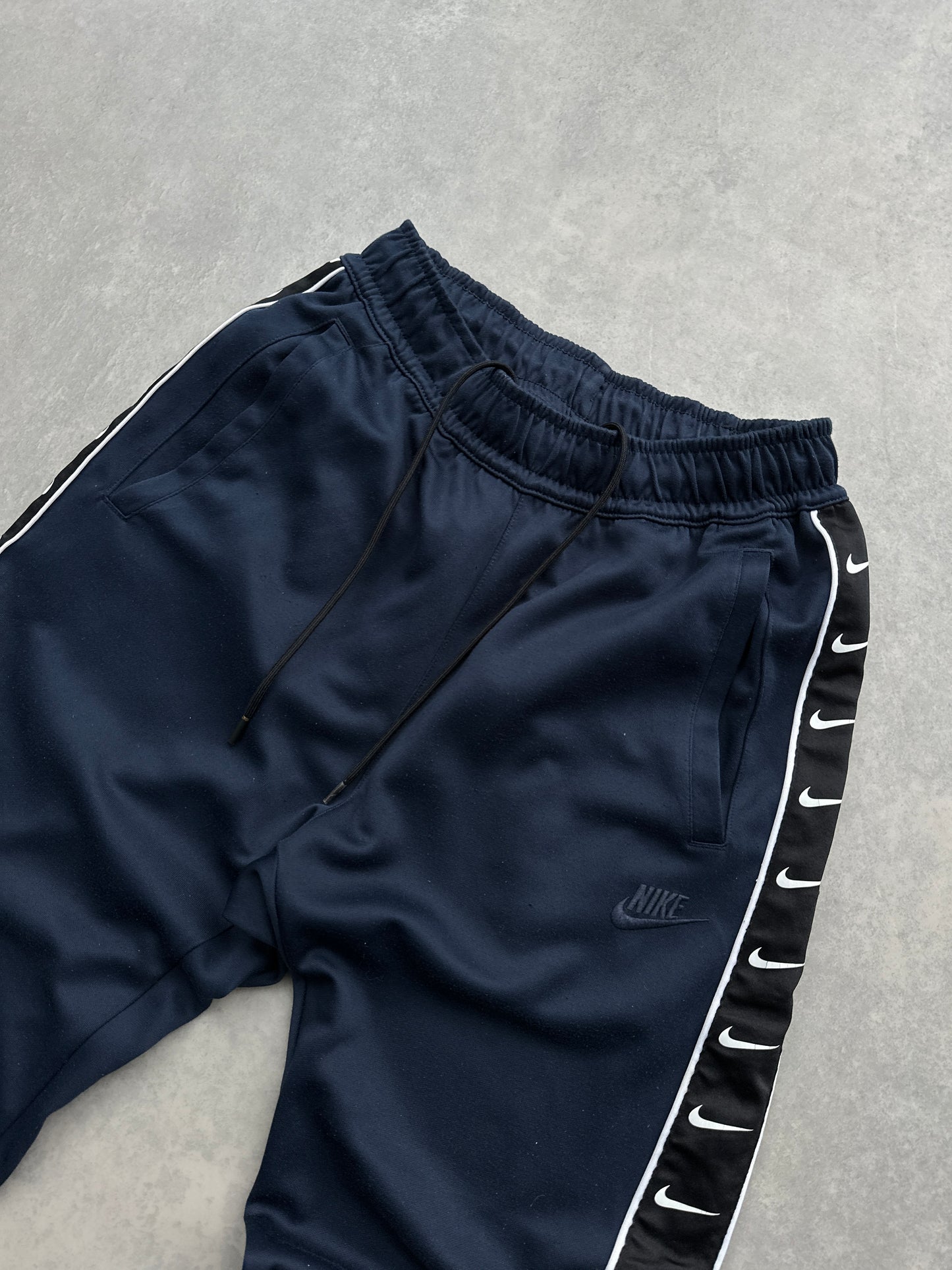 Nike muška basic navy trenerka (XS)