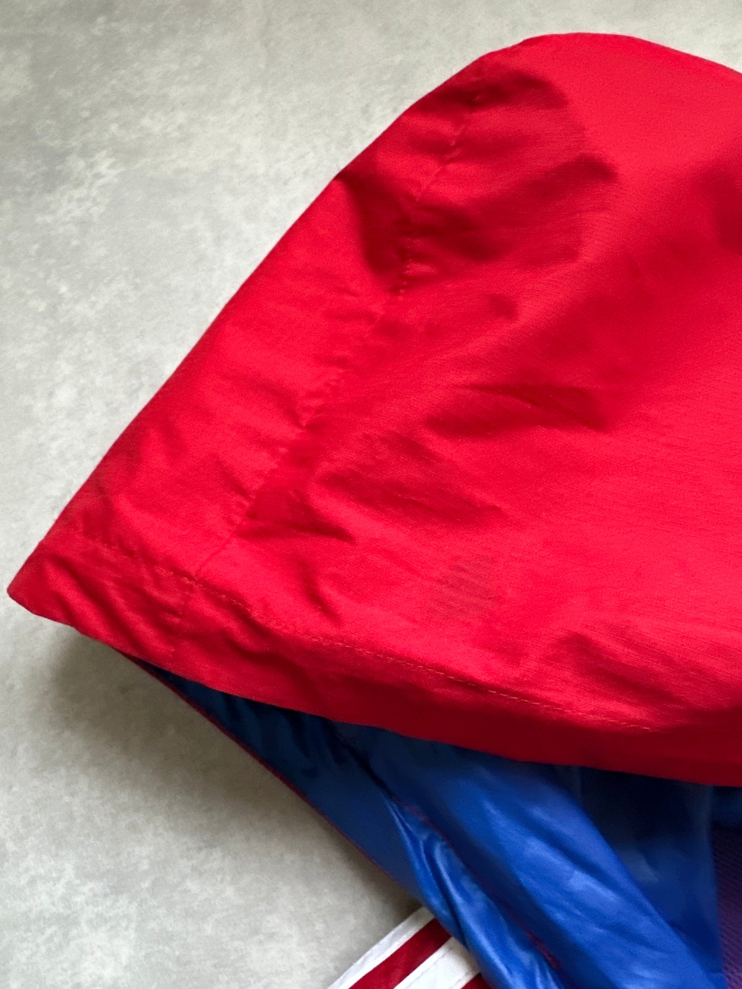 Adidas muška crvena šuškava dukserica (L)