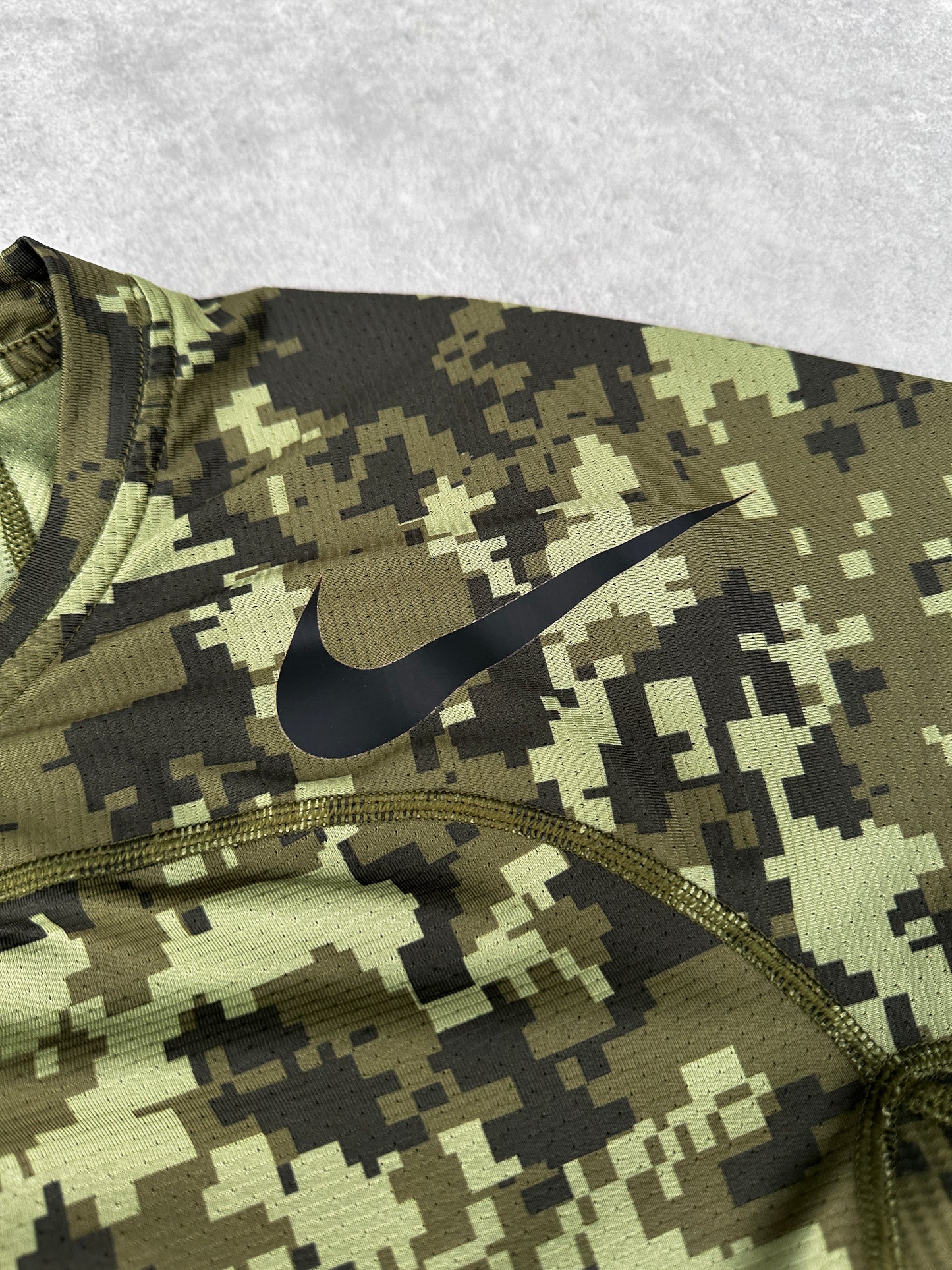 Nike Pro Combat muška maskirna sportska majica (S)