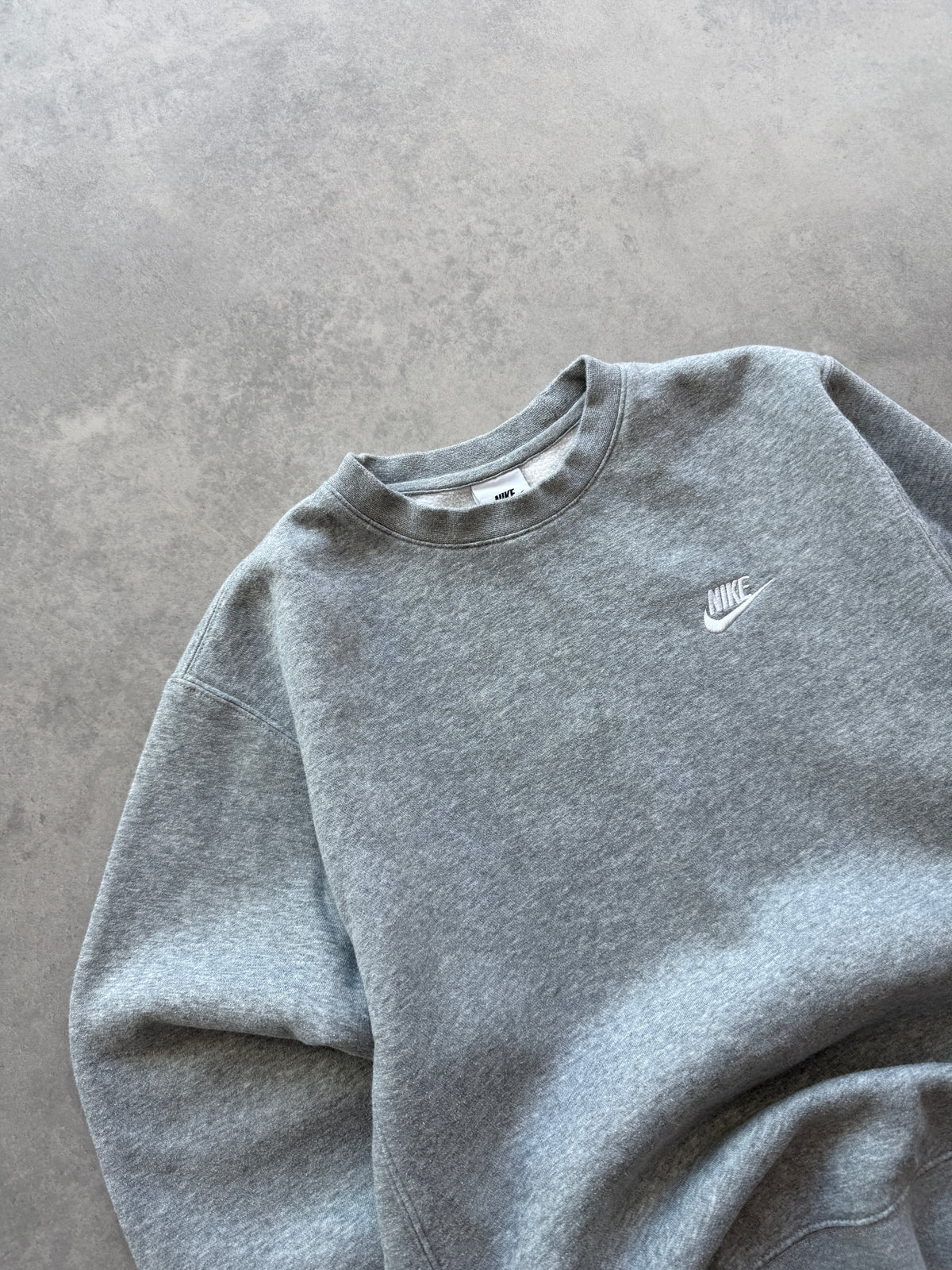 Nike muška siva basic dukserica (XS)