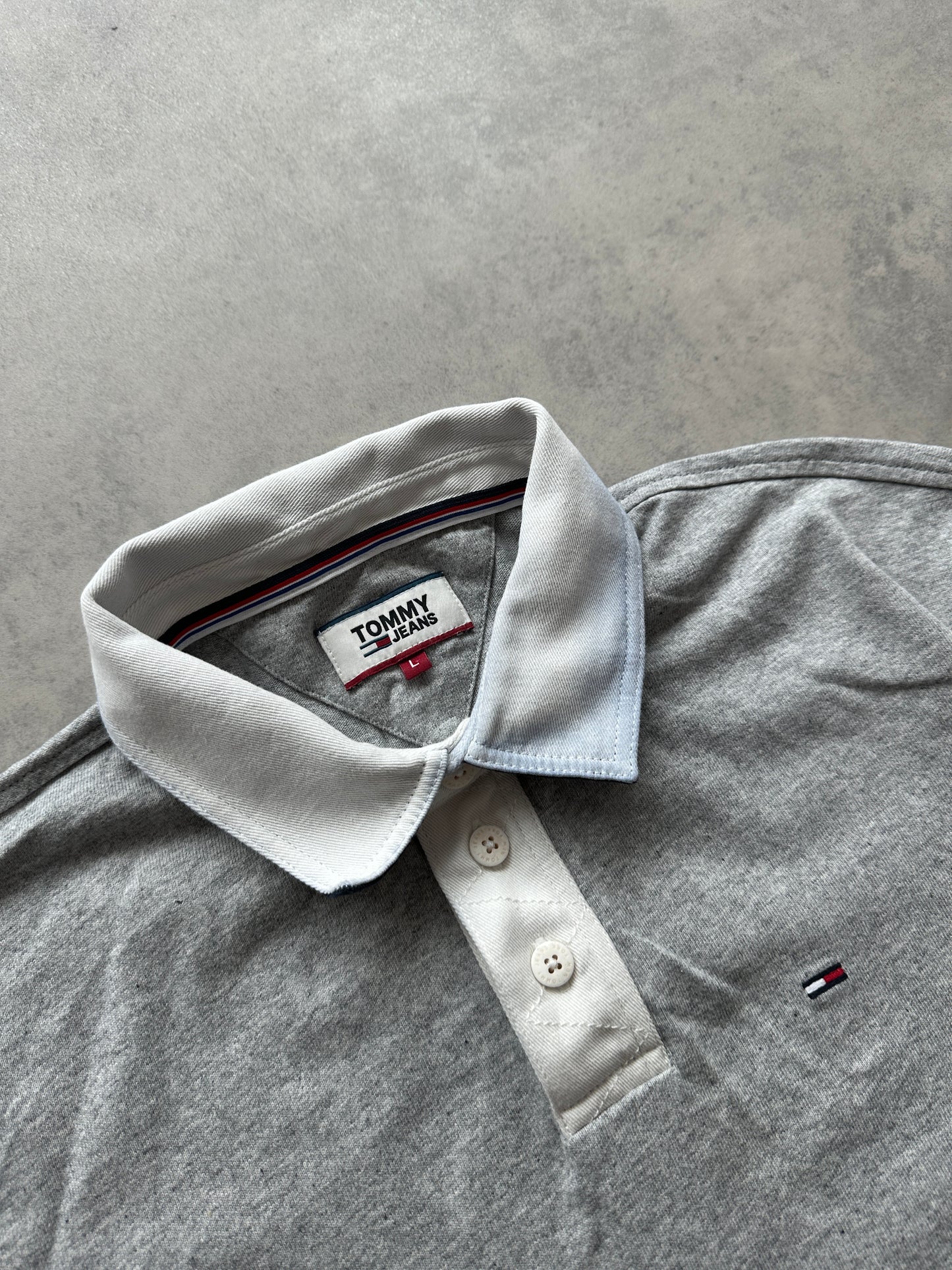 Tommy Jeans muška siva polo majica (L)