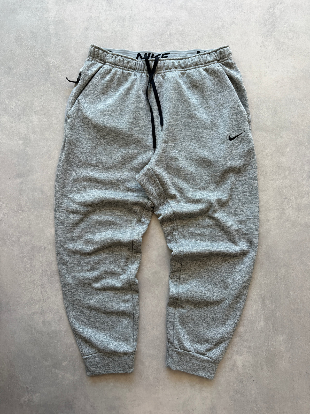 Nike Therma fit muška siva trenerka (XL)