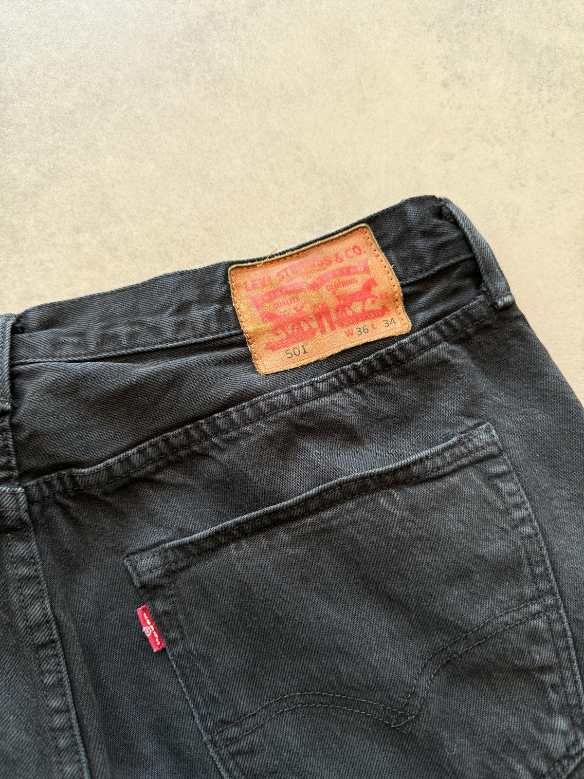 Levis 501 muške crne farmerke (36x34)