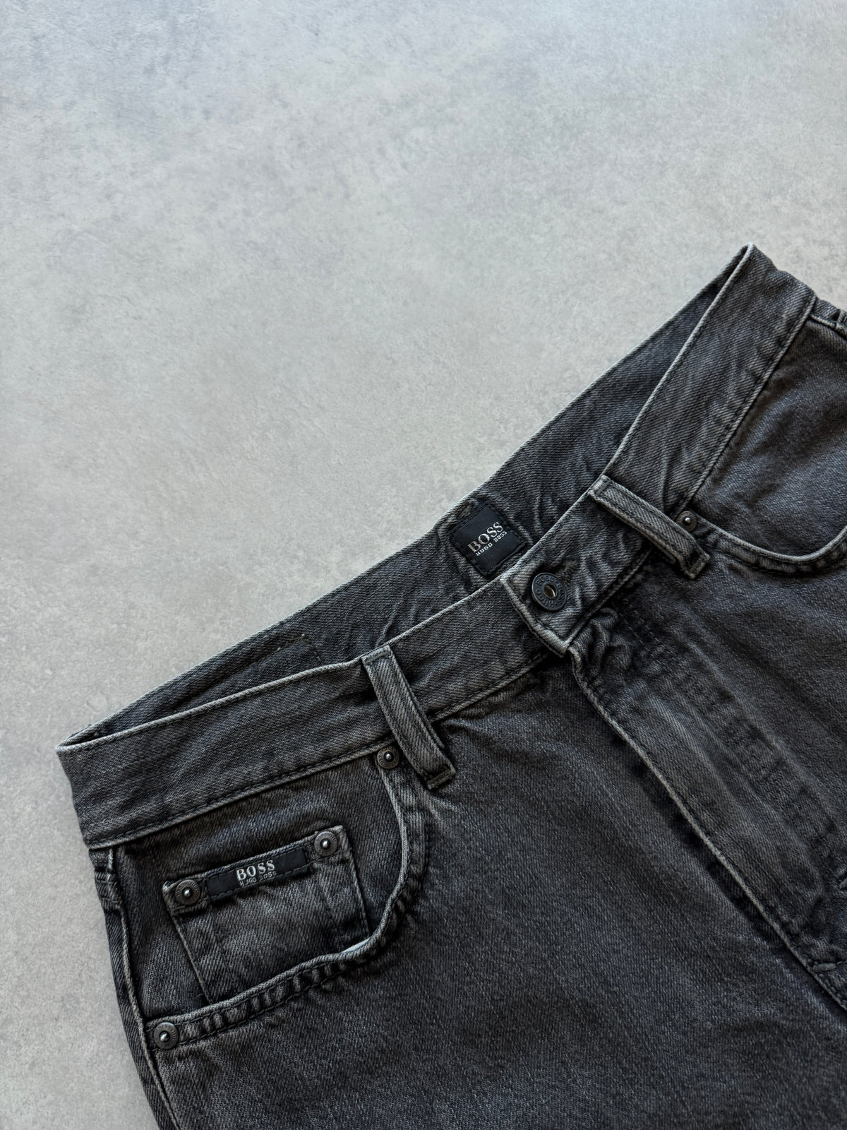 Hugo Boss muške relaxed fit crne farmerke (32)