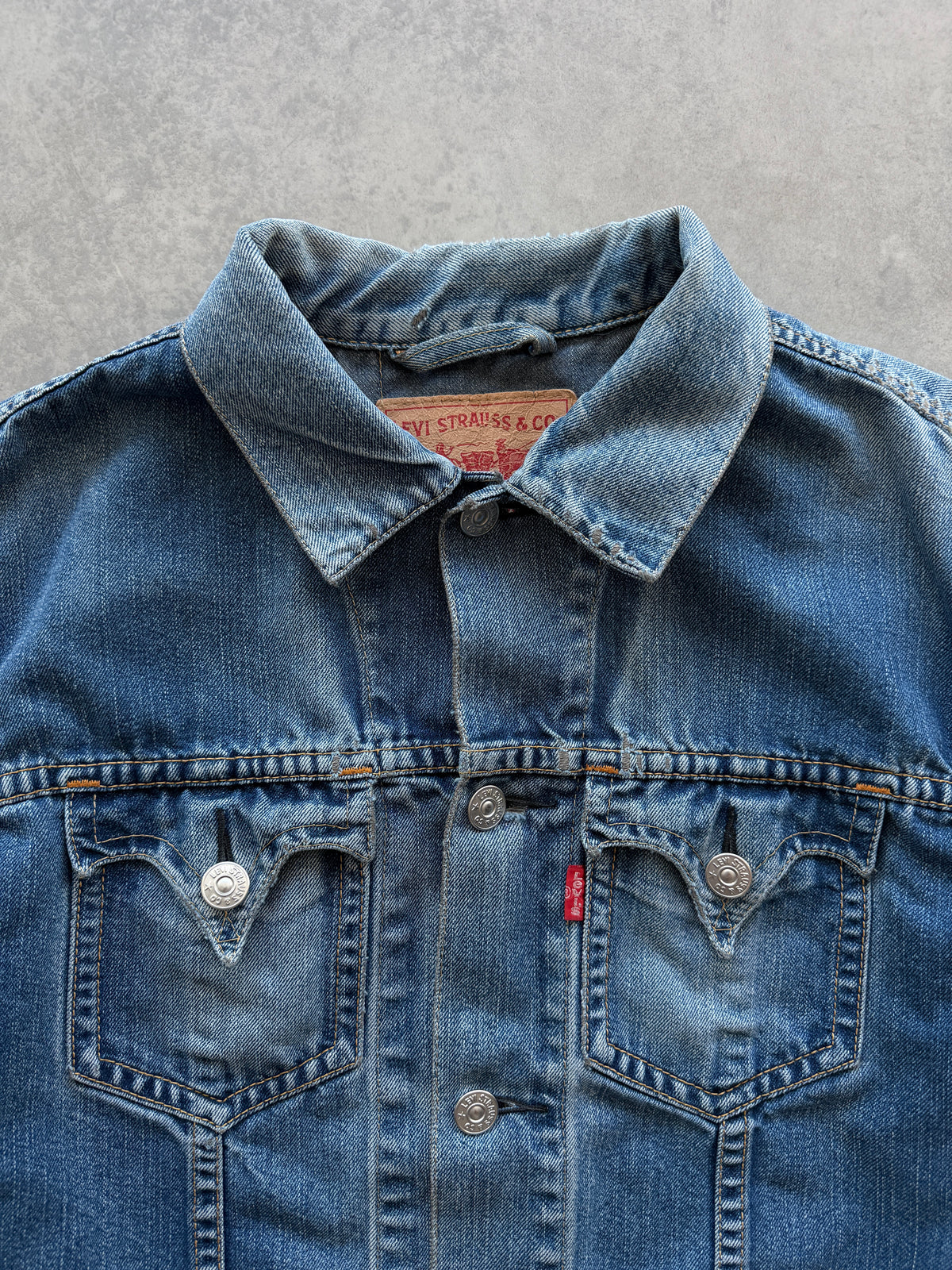 Levis vintage muška distressed cropped fit teksas jakna (L)
