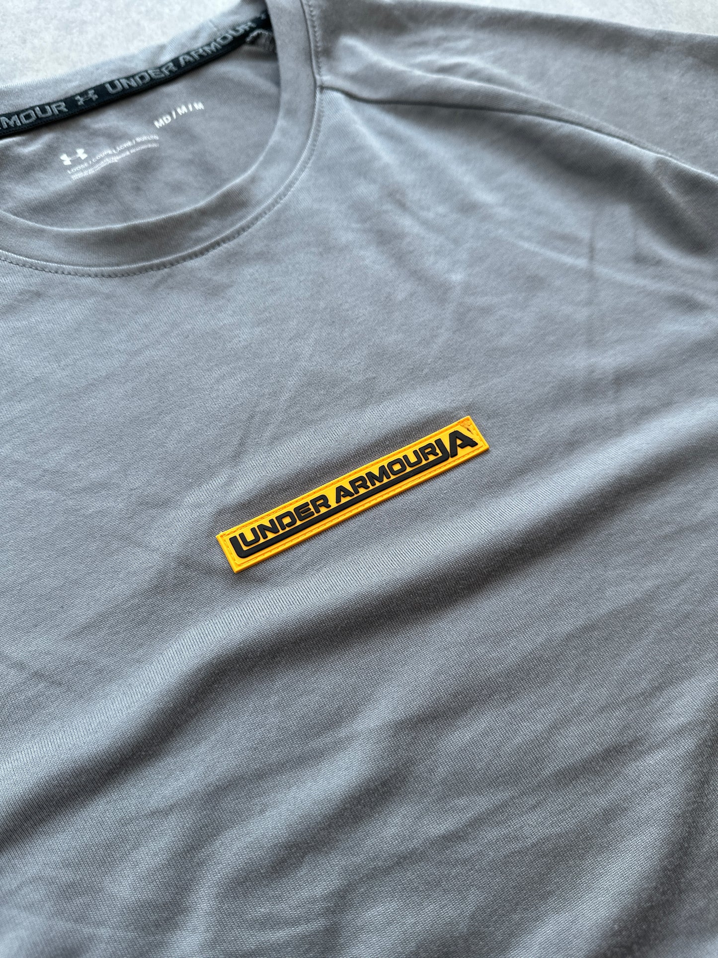 Under Armour muška siva sportska majica (M)