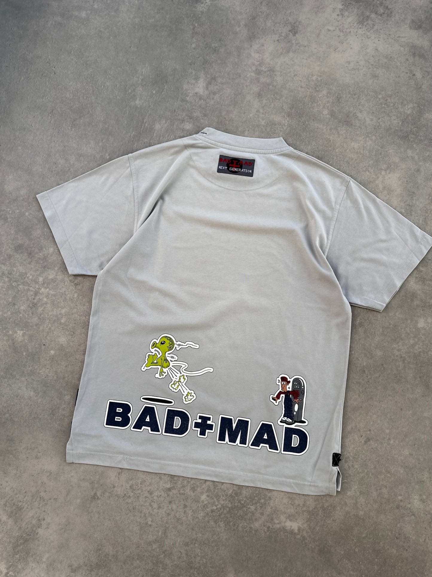 BAD MAD 2000s muska siva majica (XS)