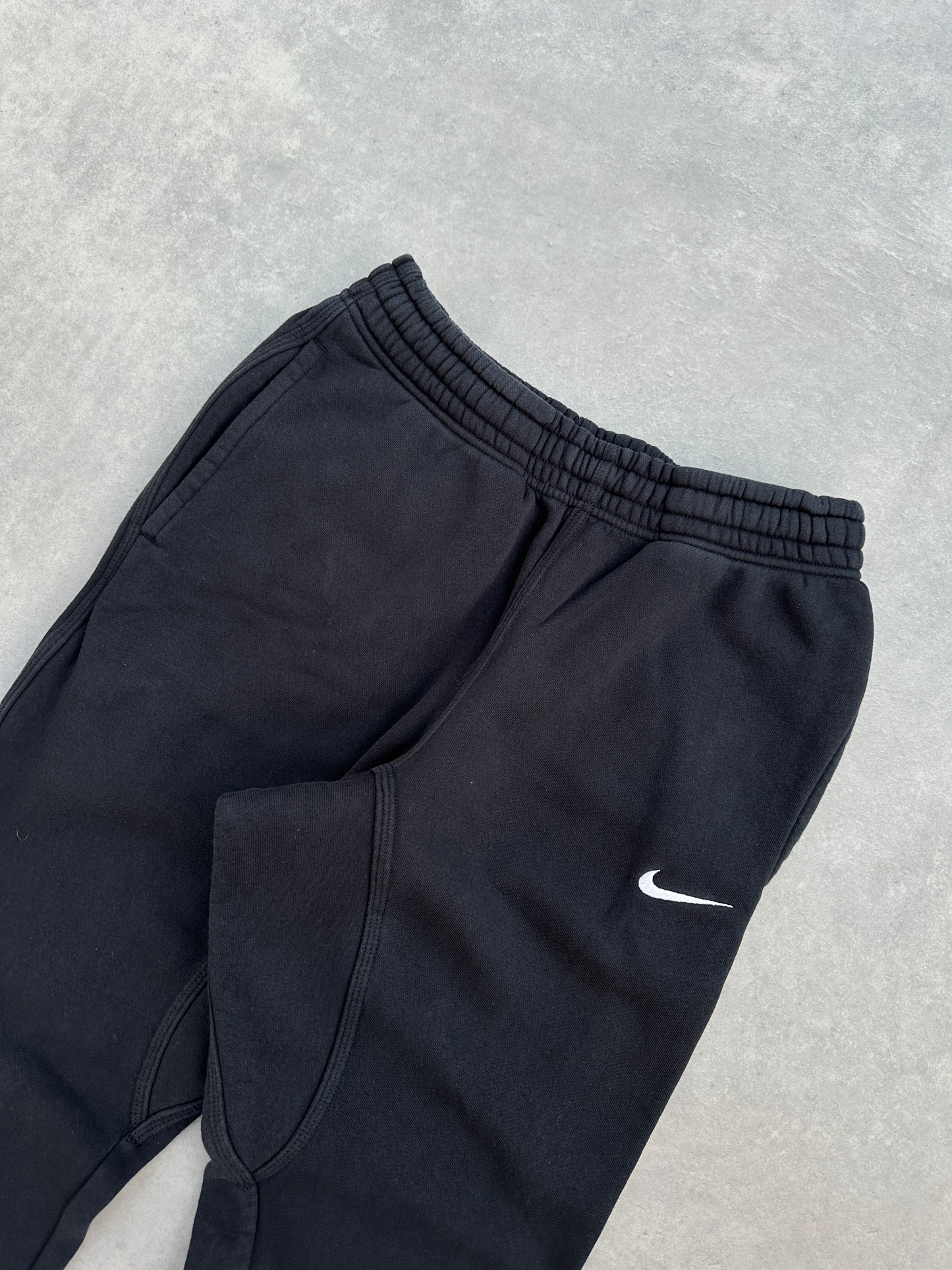 Nike ženska crna slim fit trenerka (S)