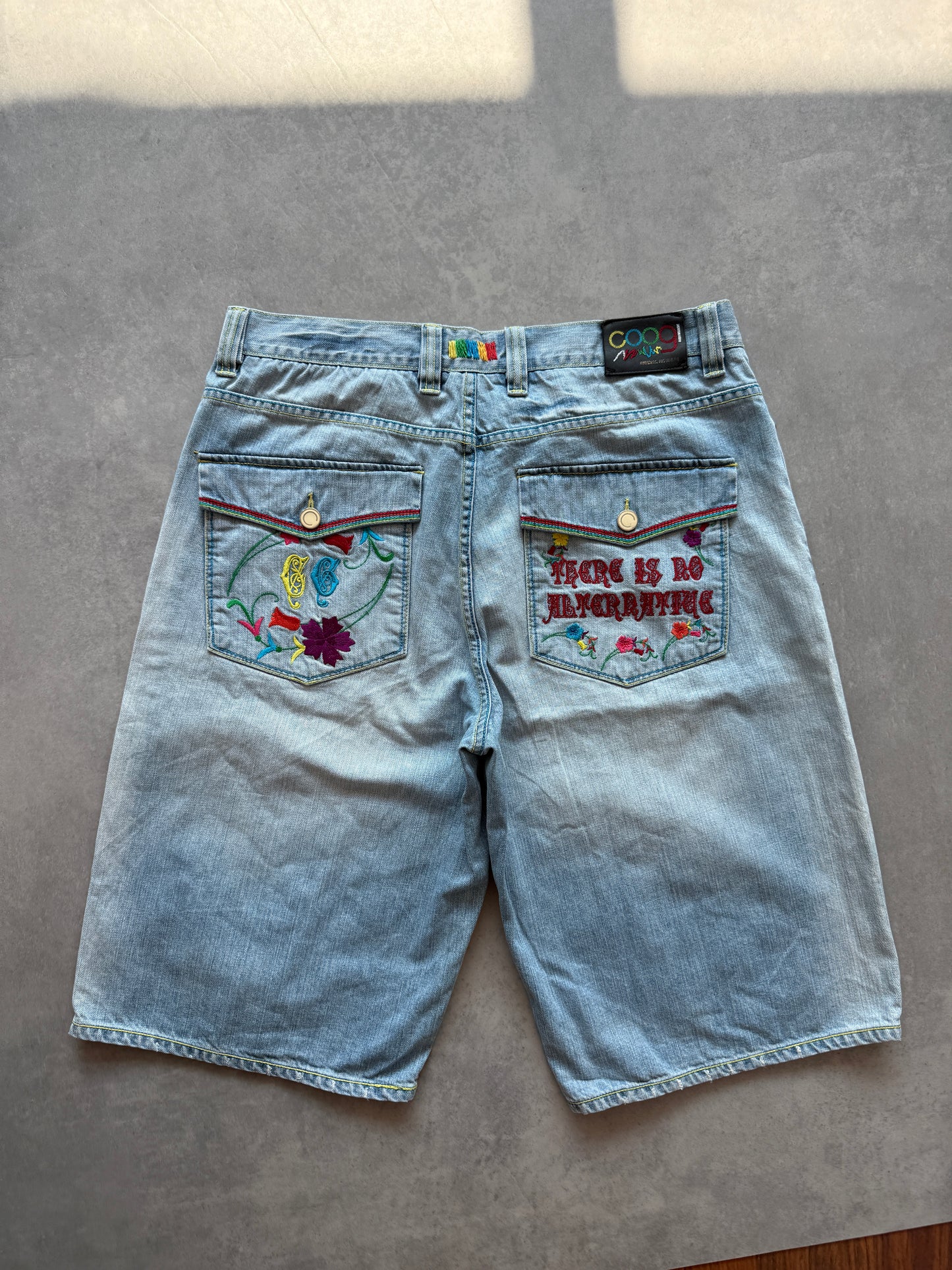 Coogi 2000s muški teksas šorc (XL)
