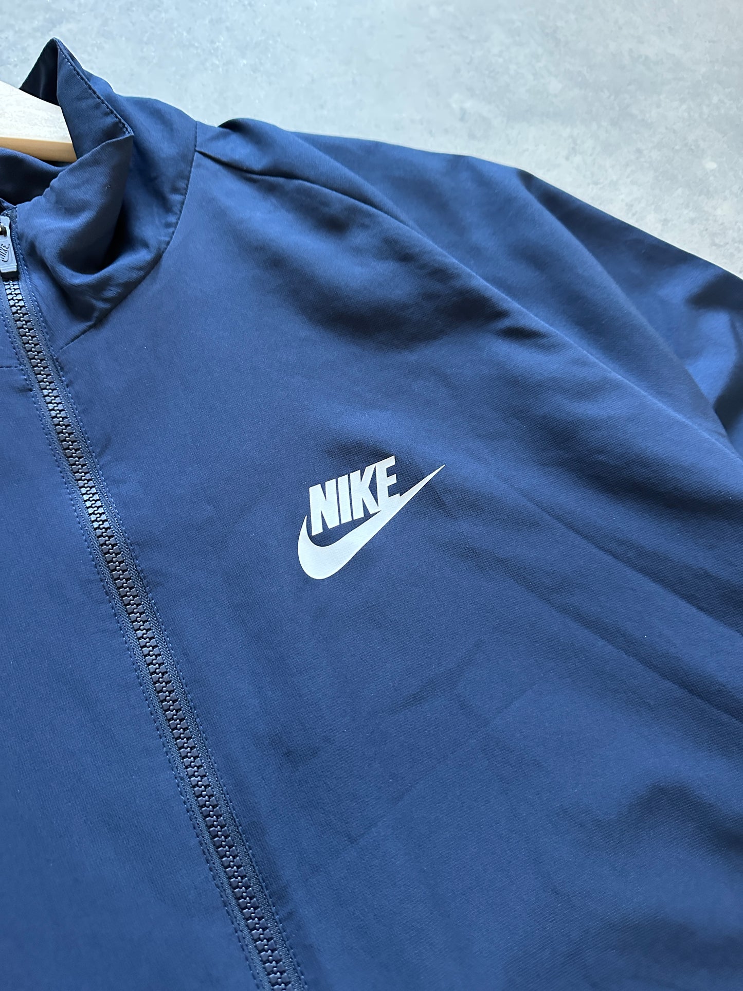 Nike basic navy muška šuškava dukserica (XL)