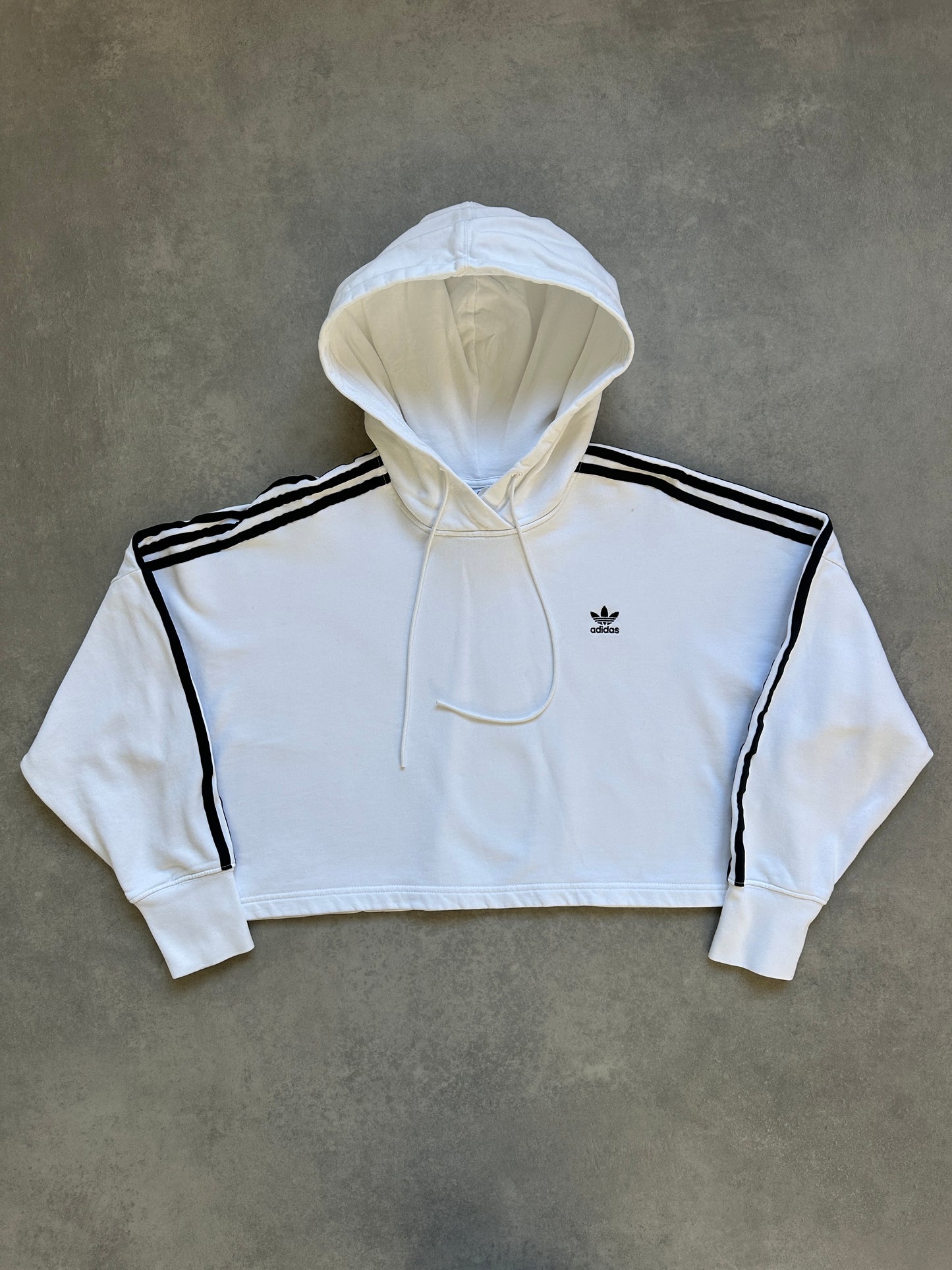 Adidas ženska bijela crop top dukserica (M)