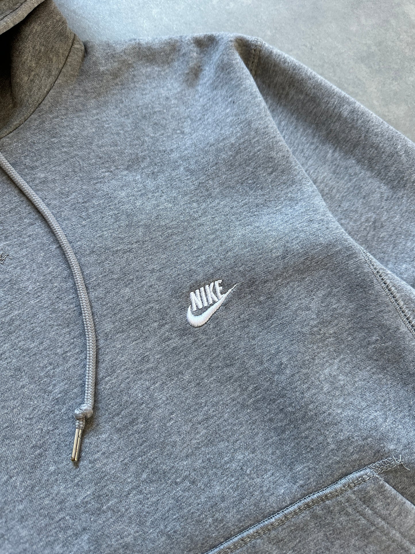 Nike 2000s muška basic siva dukserica (M)