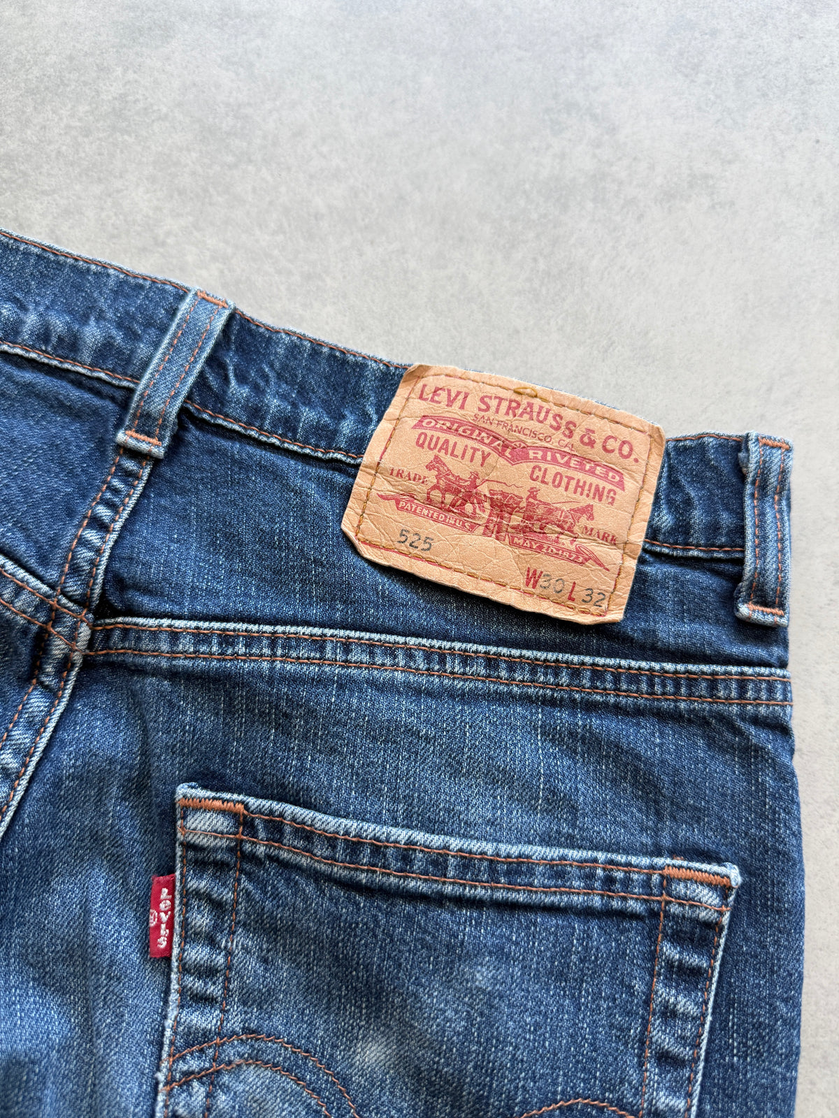 Levis 525 ženske bootcut farmerke (30x32)