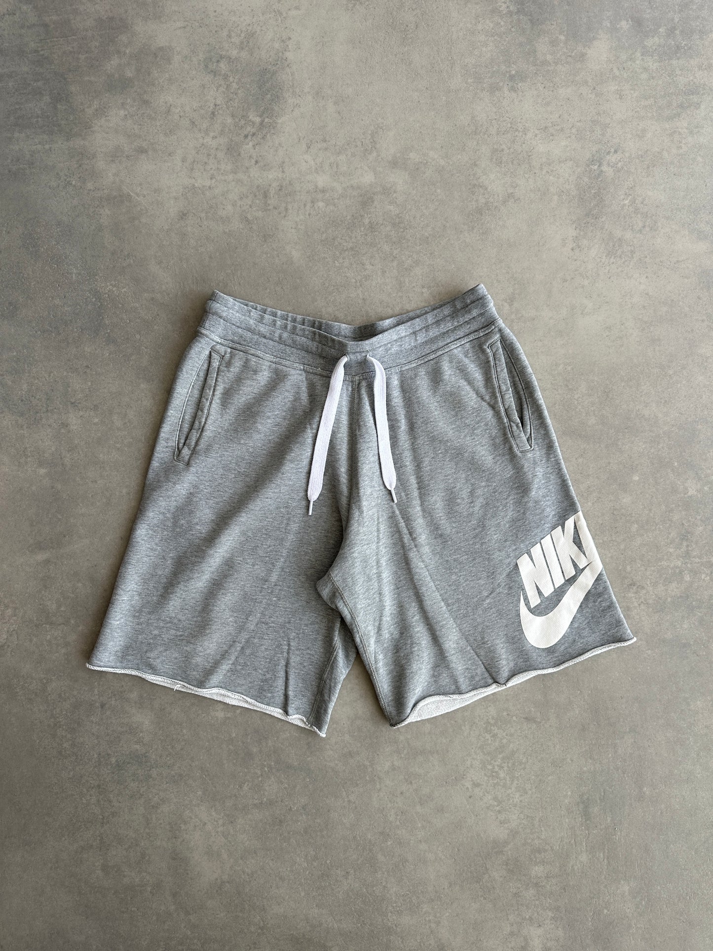 Nike basic muški sivi šorc (XL)