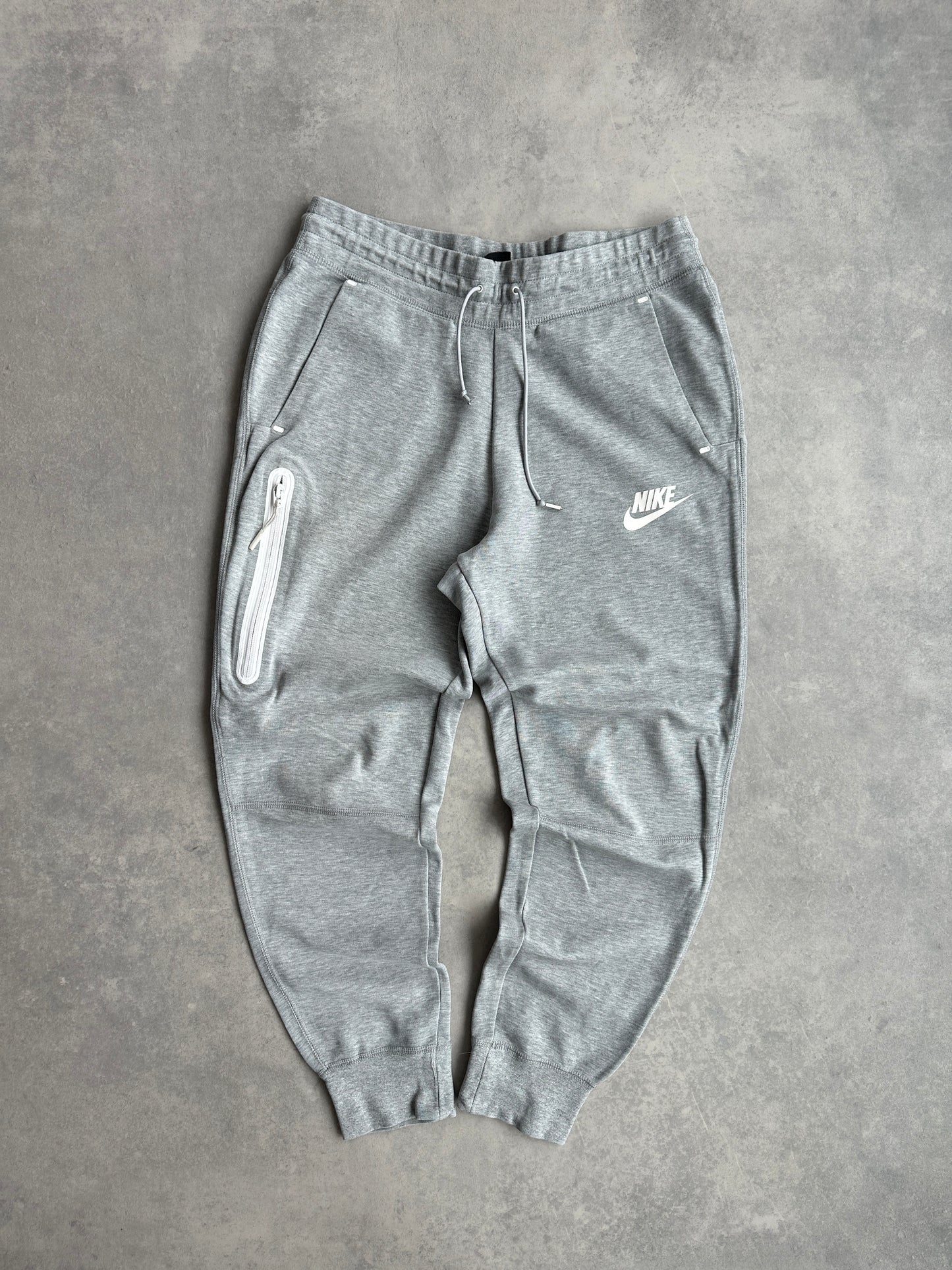 Nike Tech Fleece ženska siva trenerka (S)