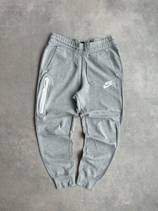 Nike Tech Fleece ženska siva trenerka (S)