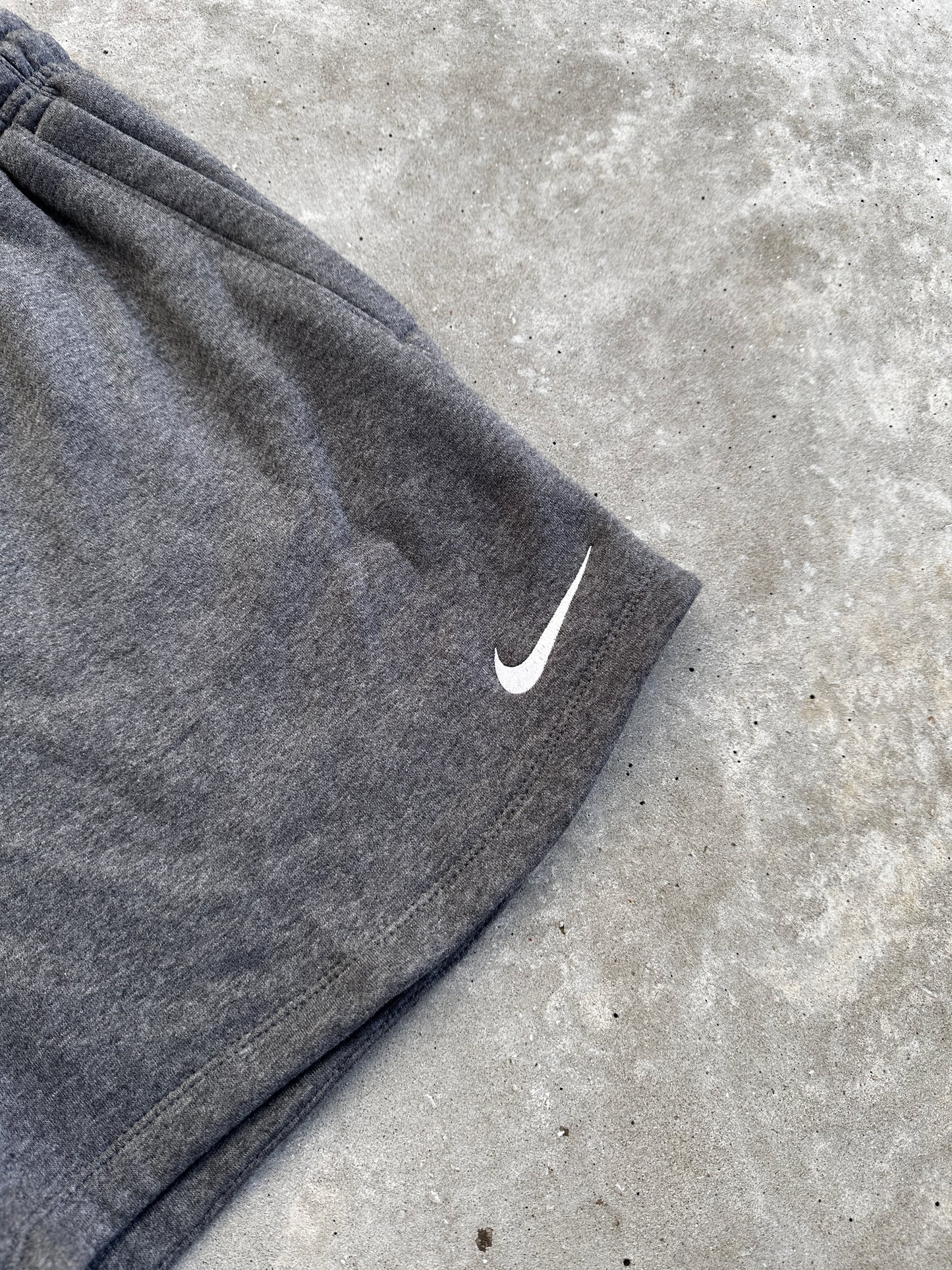 Nike basic ženski šorc (M,L)