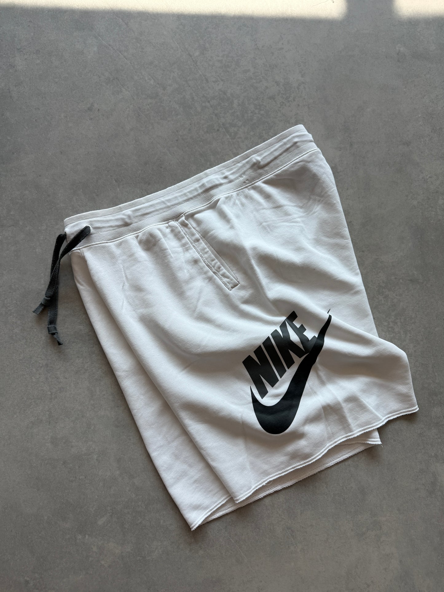 Nike muški bijeli šorc (L)
