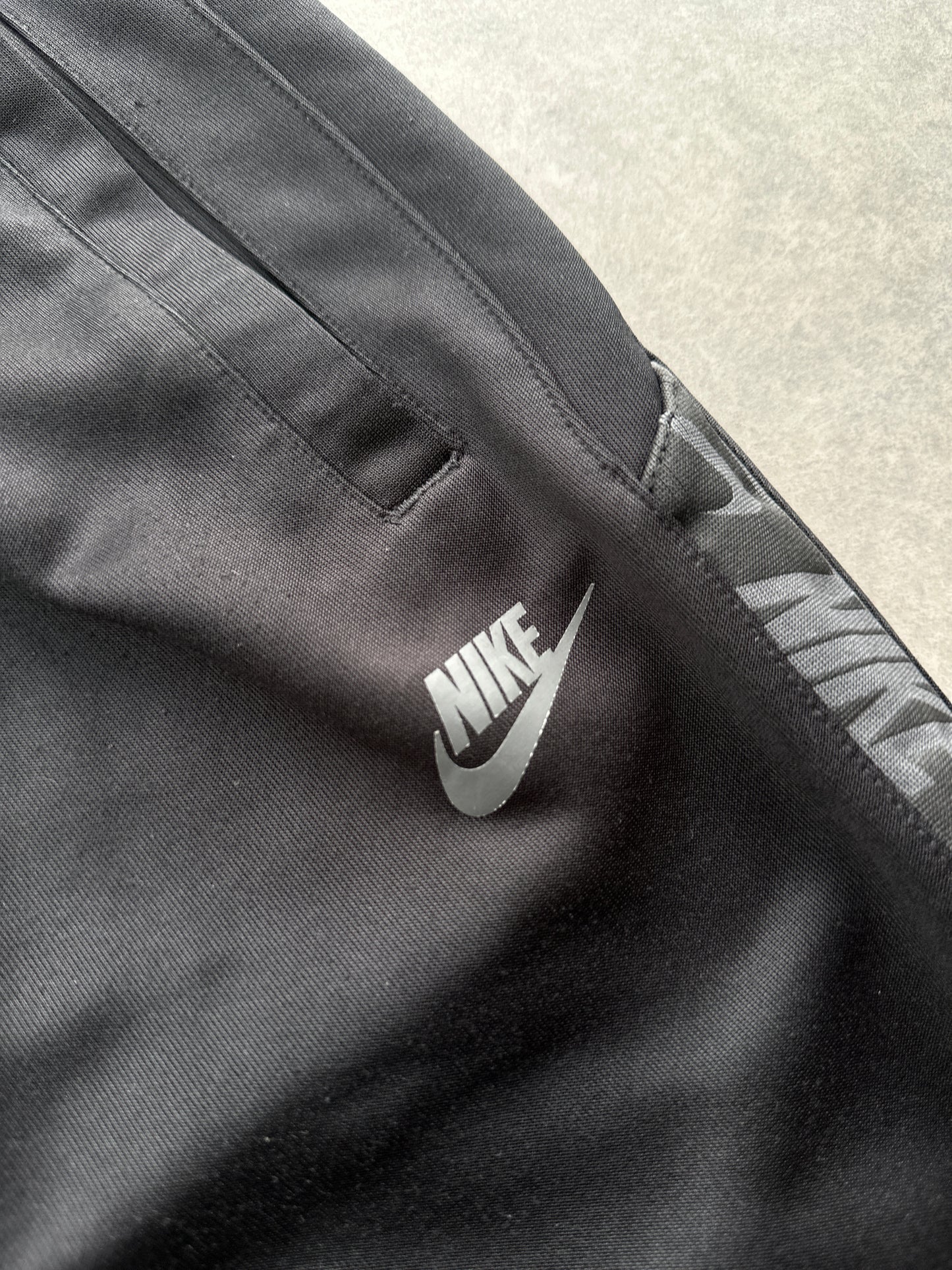 Nike muška crna trenerka (L)