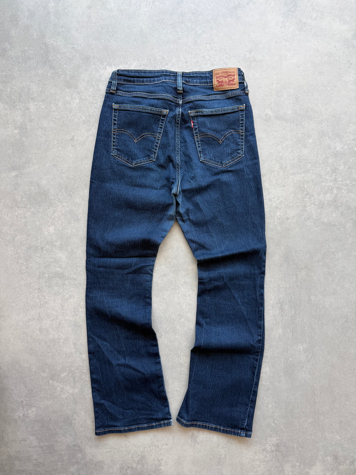 Levis 725 ženske tamno plave farmerke (31)