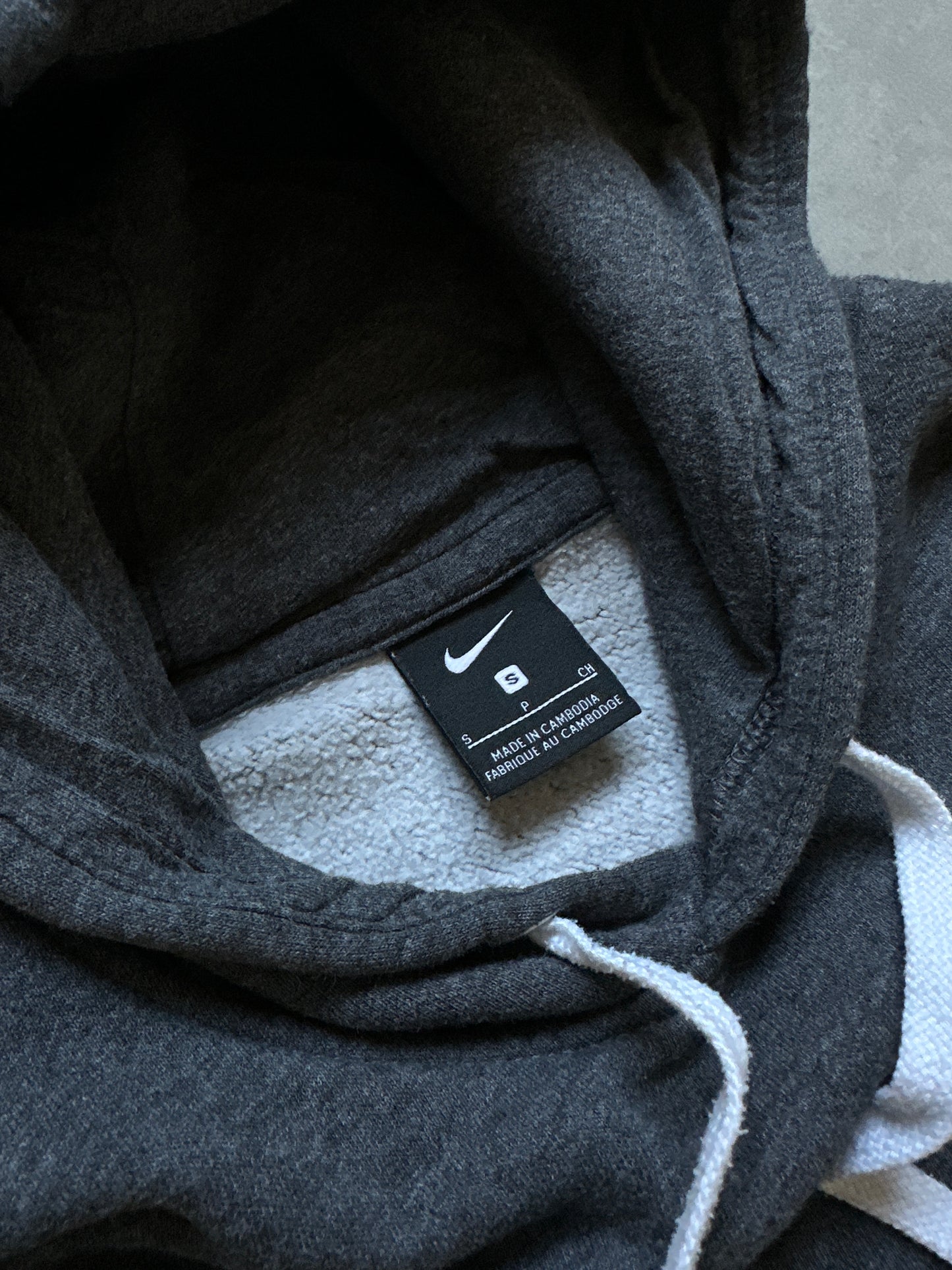 Nike muška basic siva dukserica (S)