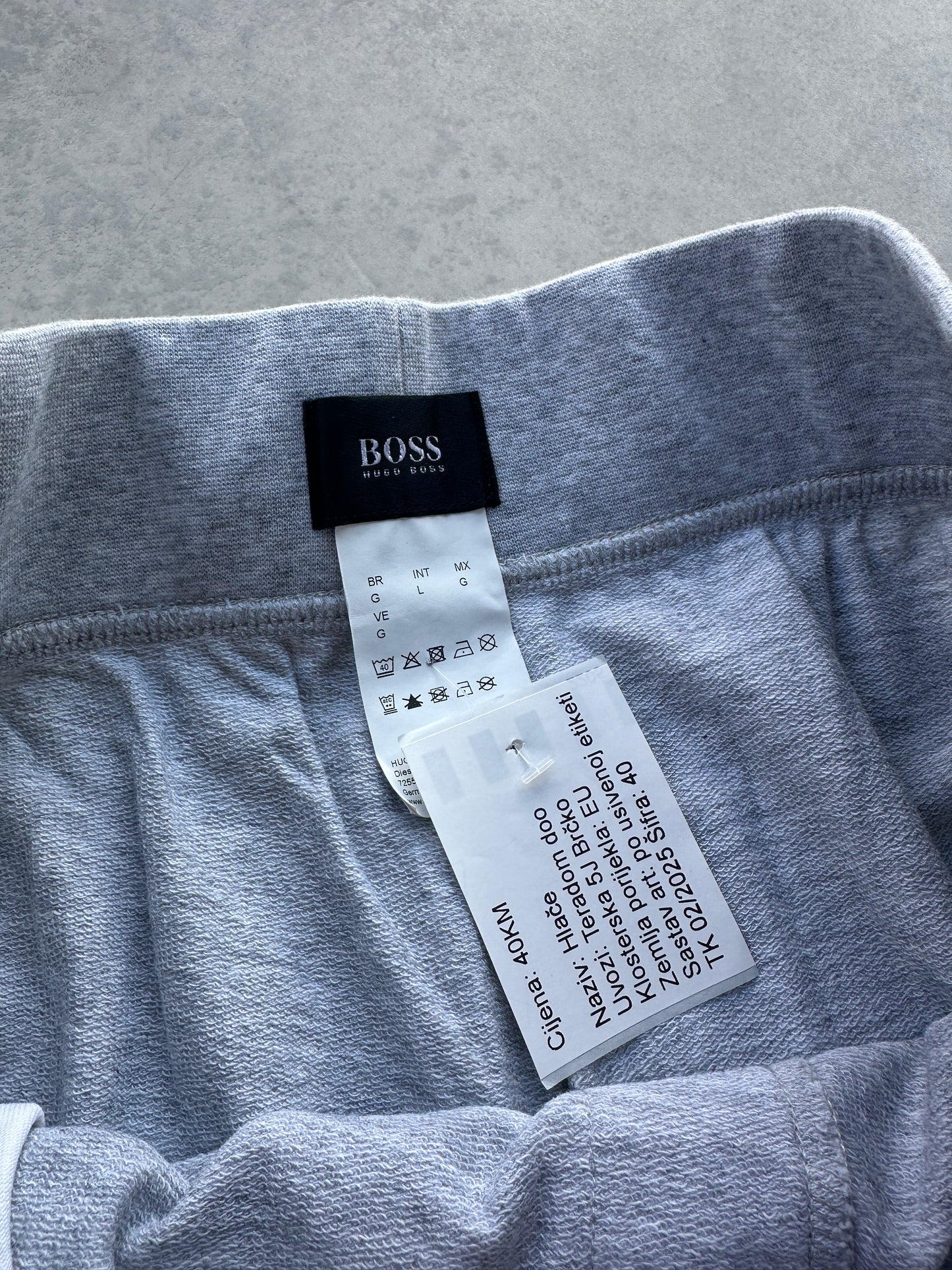 Hugo Boss muški sivi šorc (L)