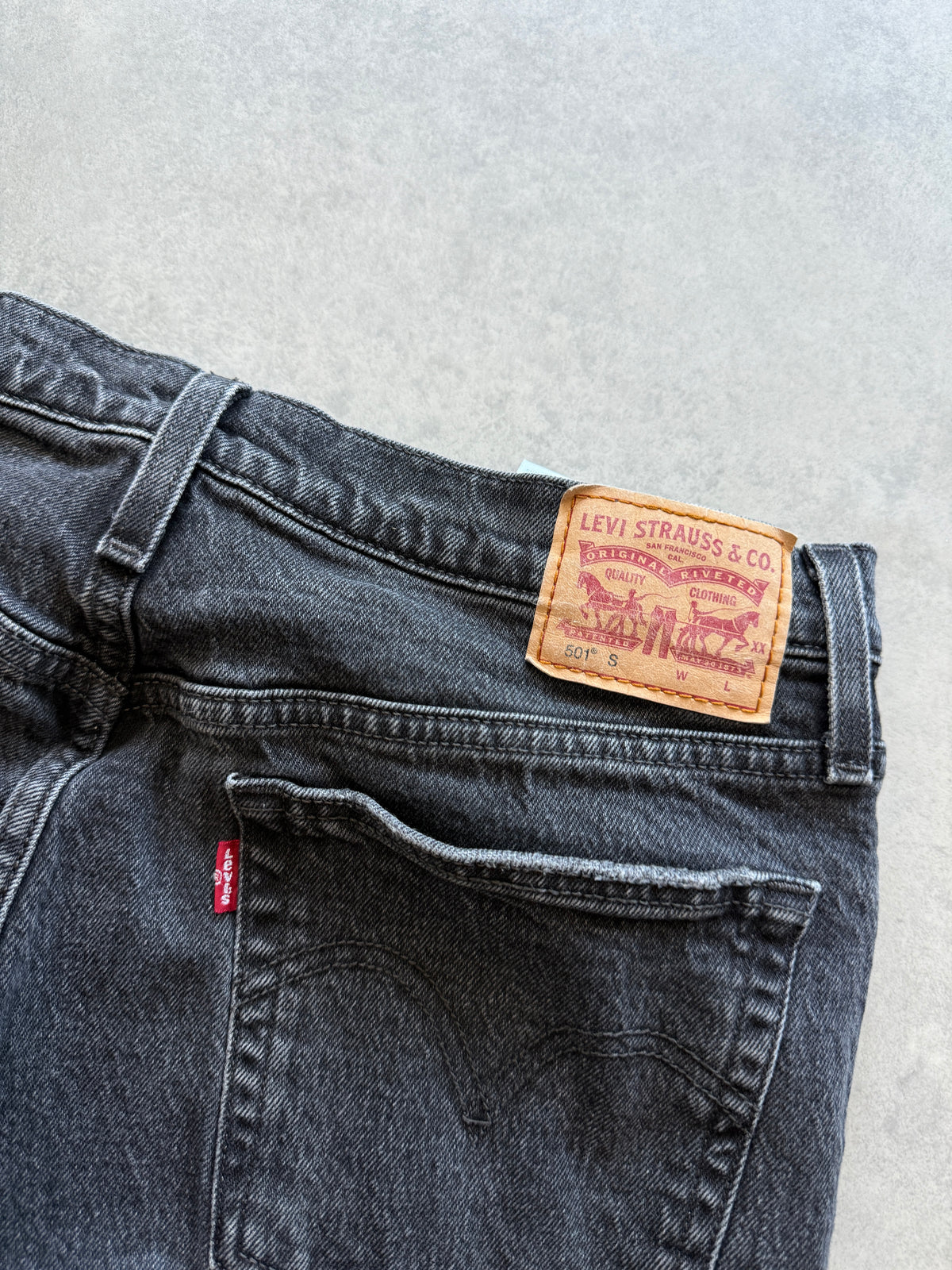 Levis 501 S ženske crne farmerke (31x28)