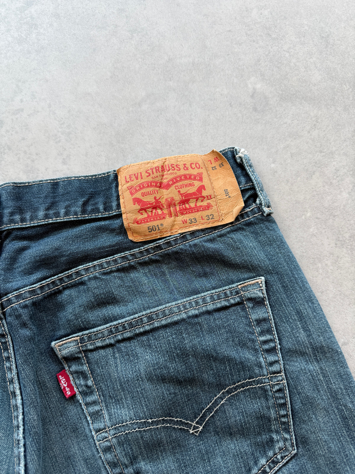 Levis 501 muške tamno plave farmerke (33x32)