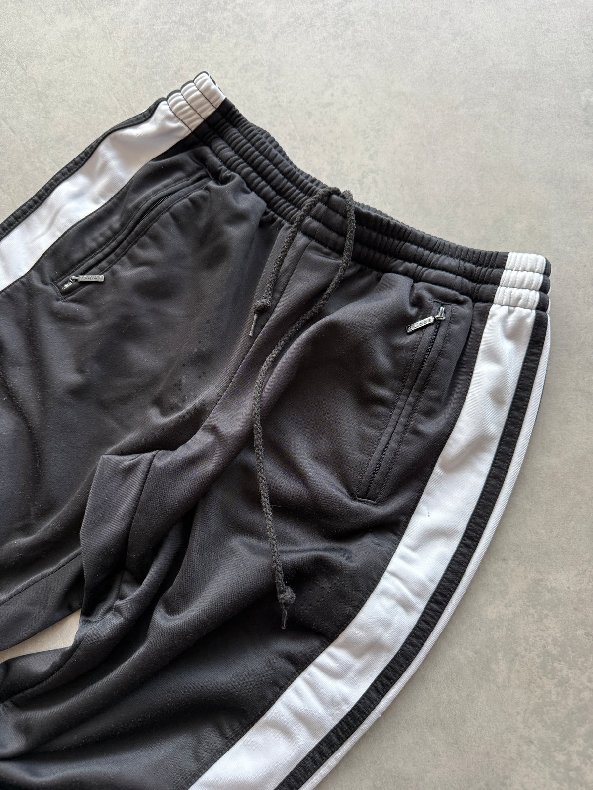 Adidas 90s ženska baggy crna trenerka (S)