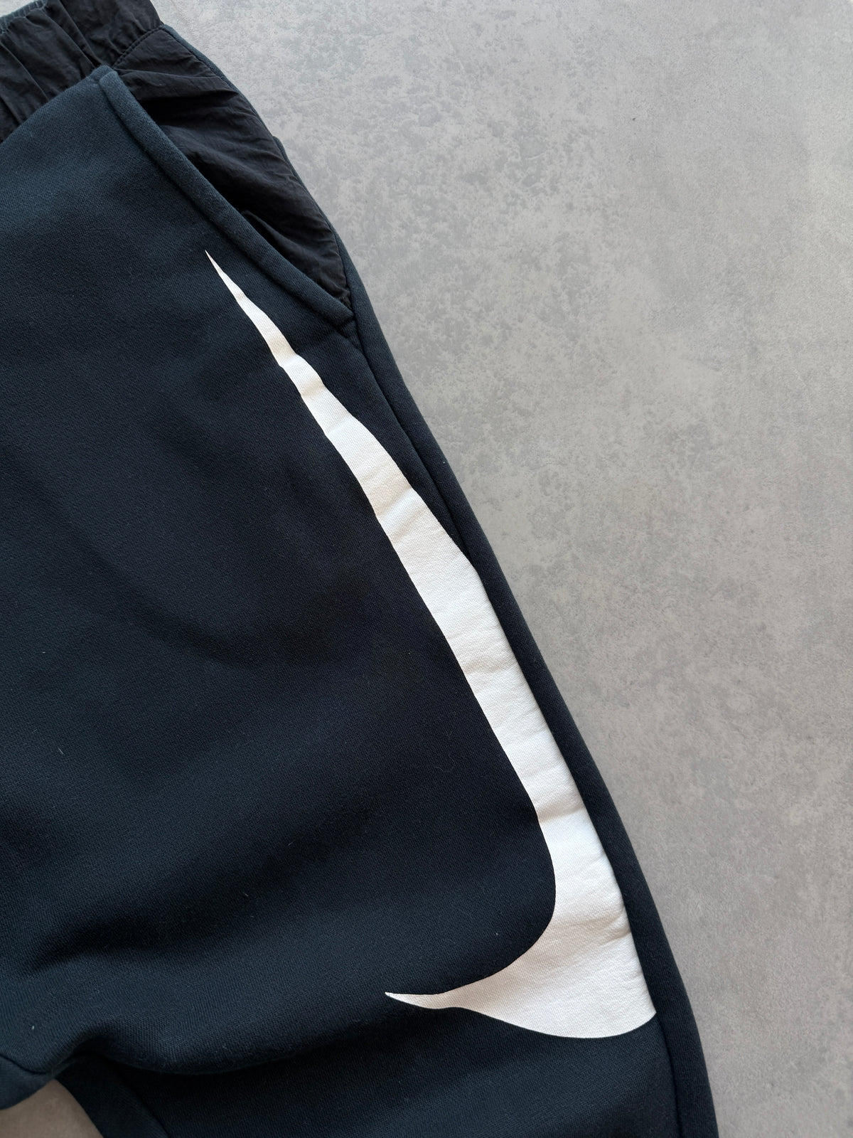Nike swoosh muška crna trenerka (S)