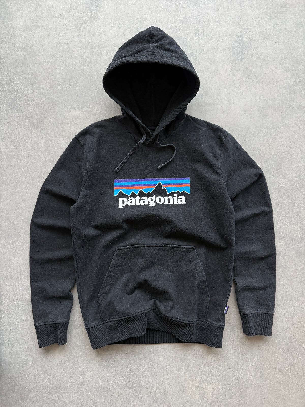 Patagonia muška crna dukserica (S)