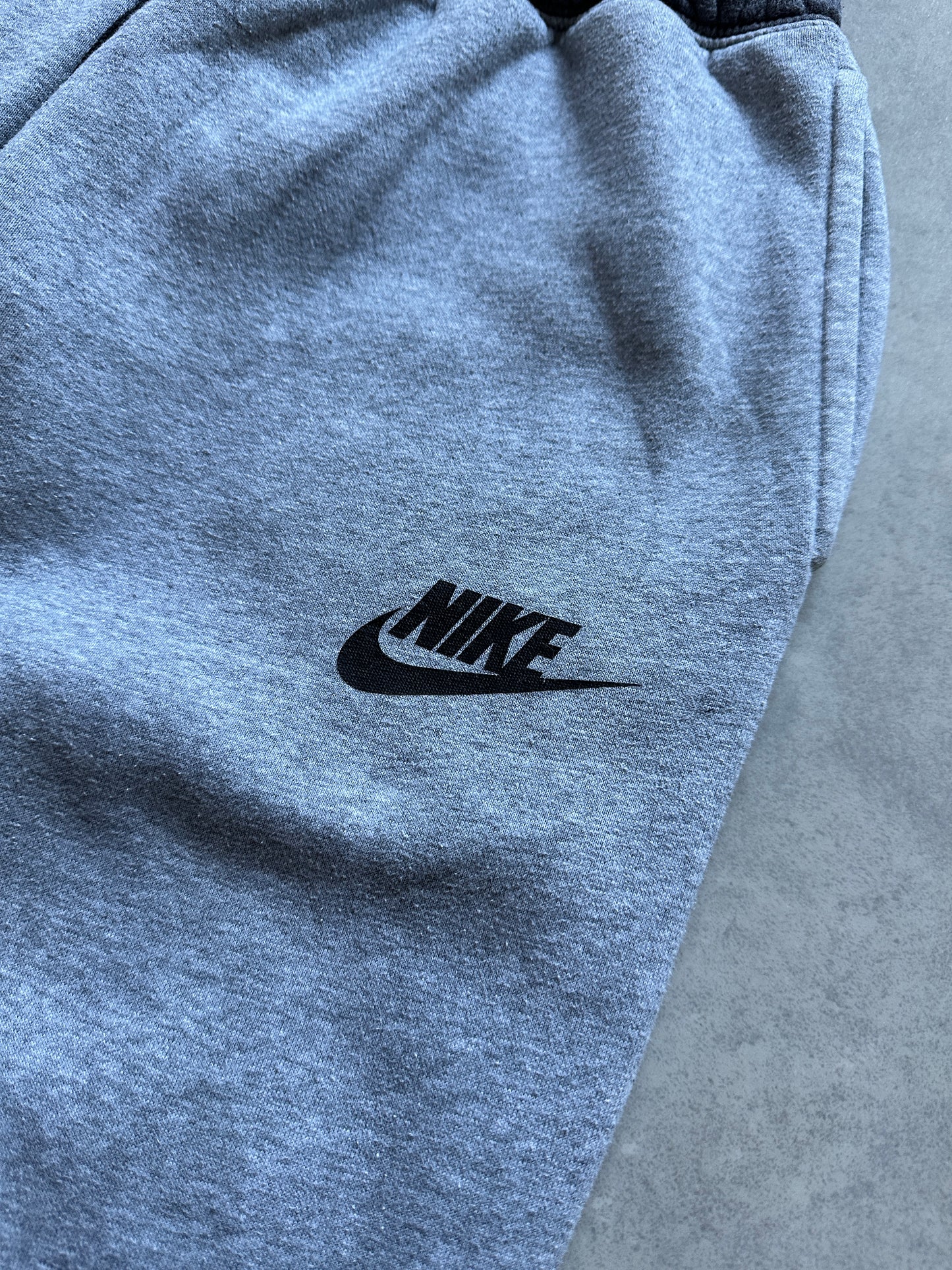 Nike basic siva muška trenerka (S)