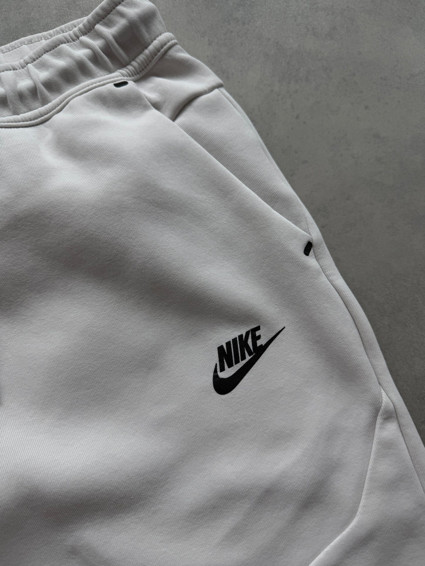 Nike Tech Fleece muška bijela trenerka (L)