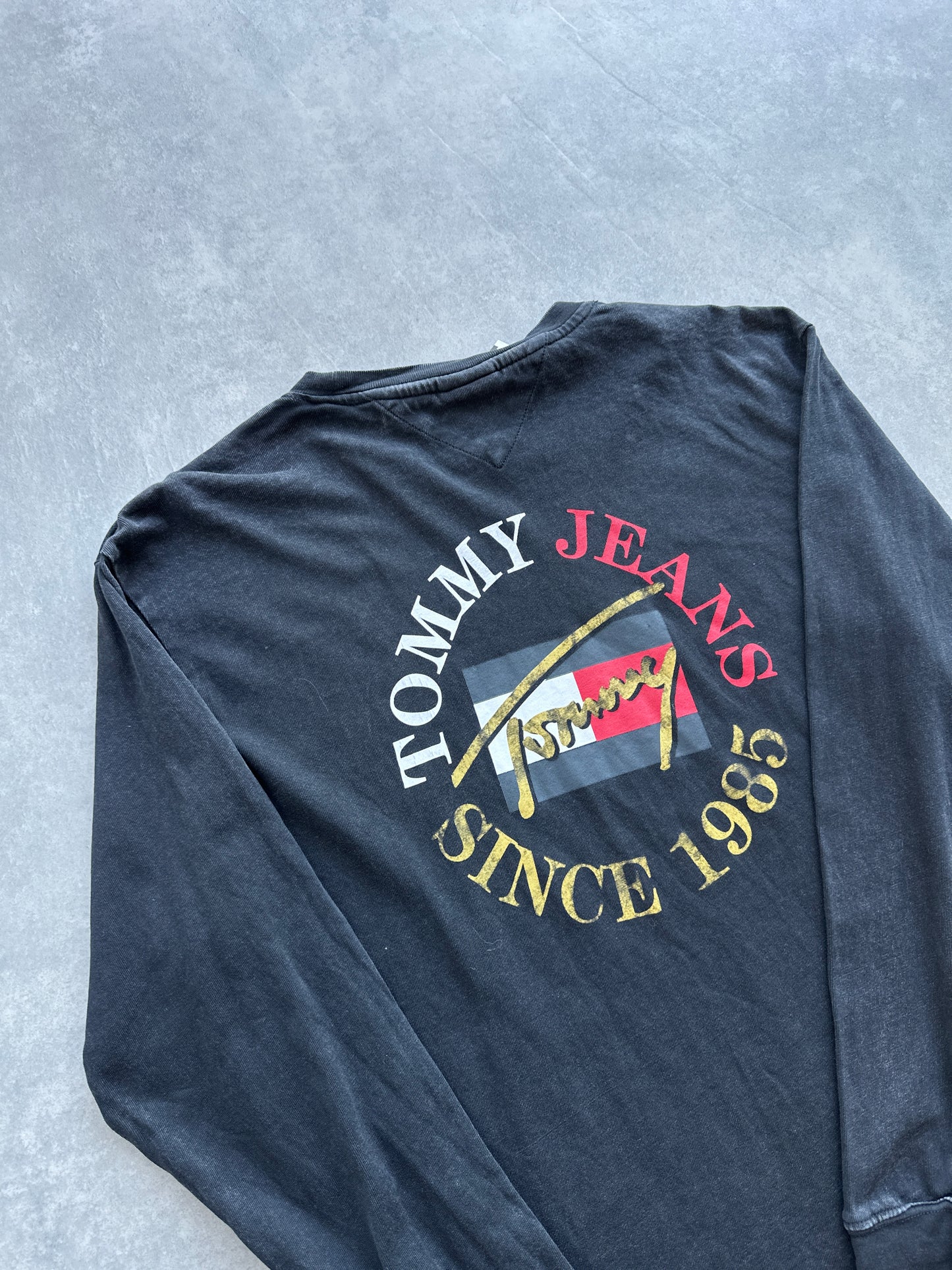 Tommy Jeans muška siva majica (M)