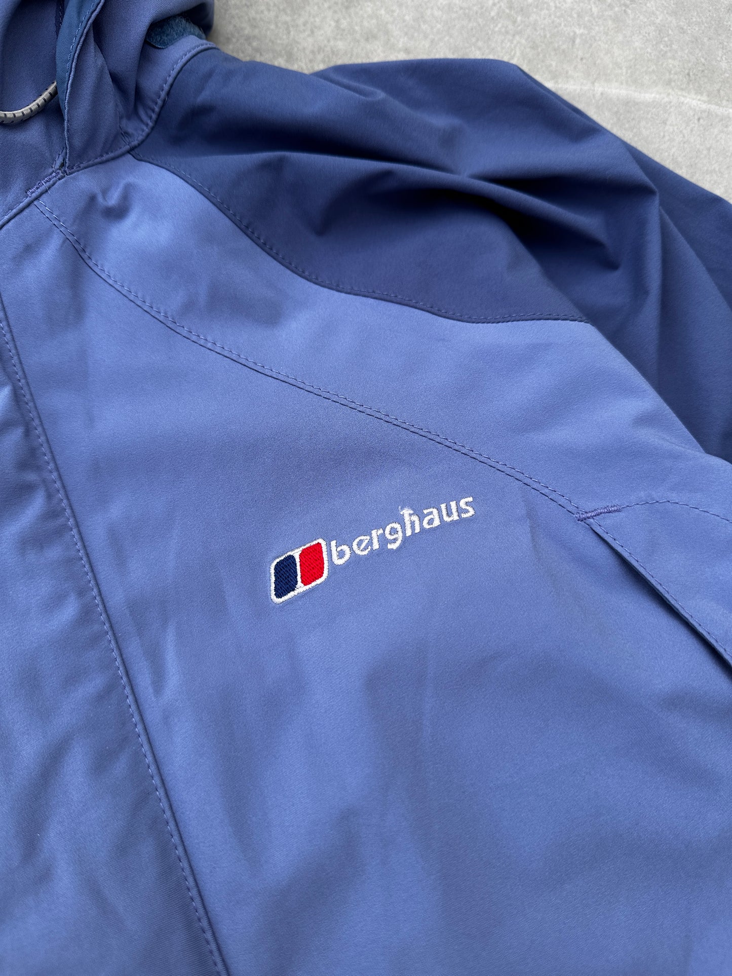 Berghaus 2000s ženska Gore Tex jakna (12)