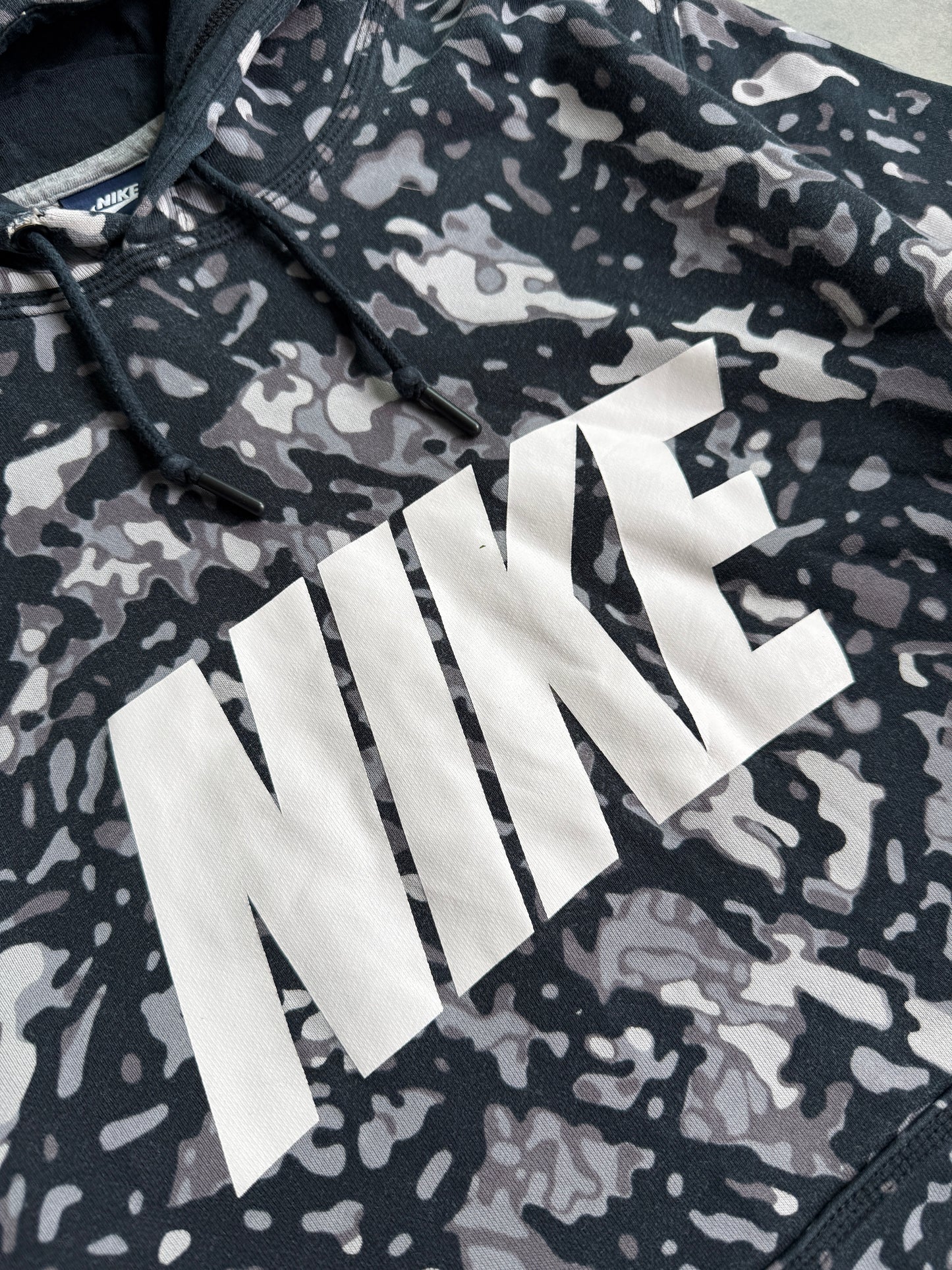 Nike muška siva dukserica (L)