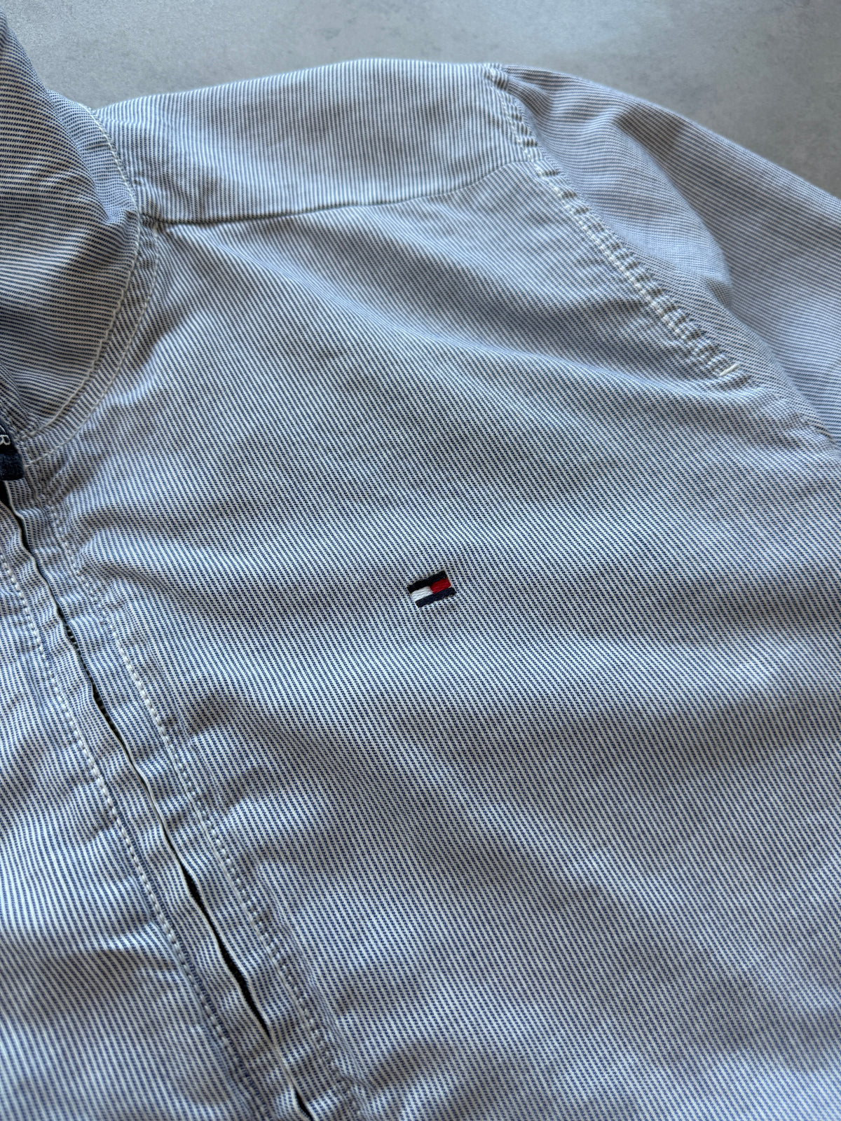 Tommy Hilfiger muška prugasta tanka jakna (S)