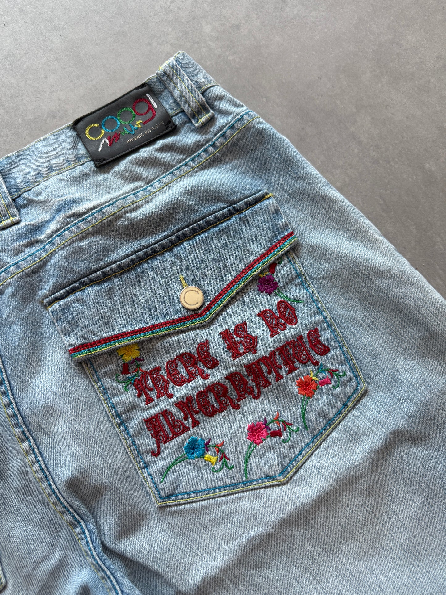 Coogi 2000s muški teksas šorc (XL)
