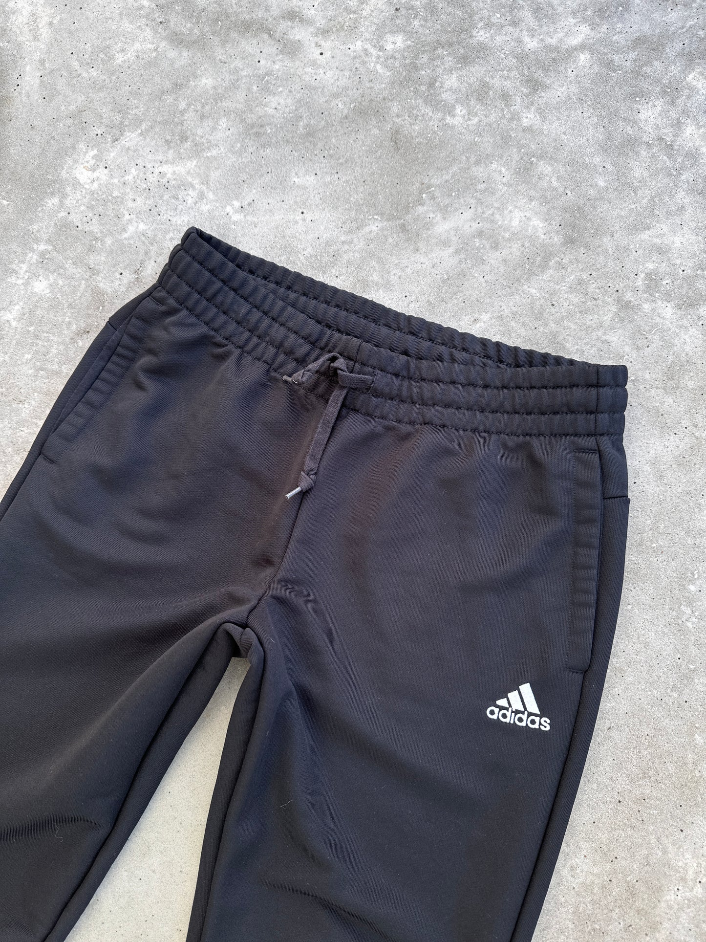 Adidas basic crna ženska trenerka (XS, S)