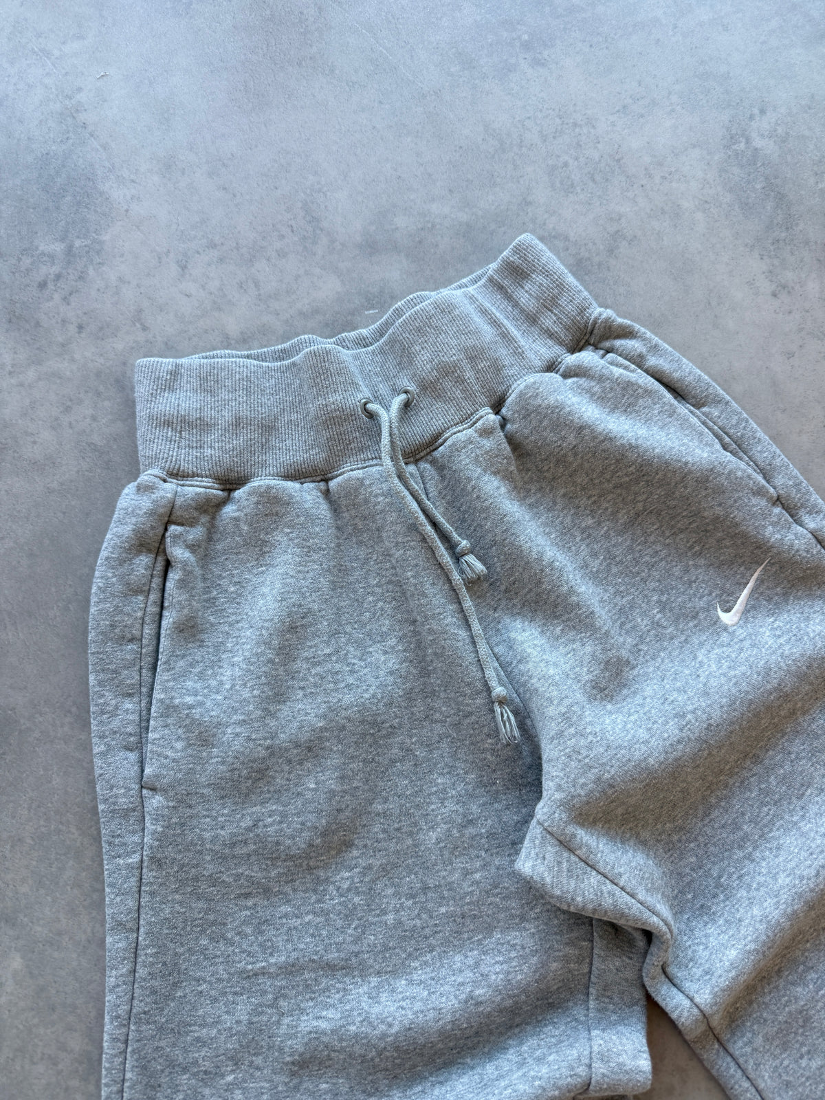 Nike ženski 3/4 sivi šorc (XS)