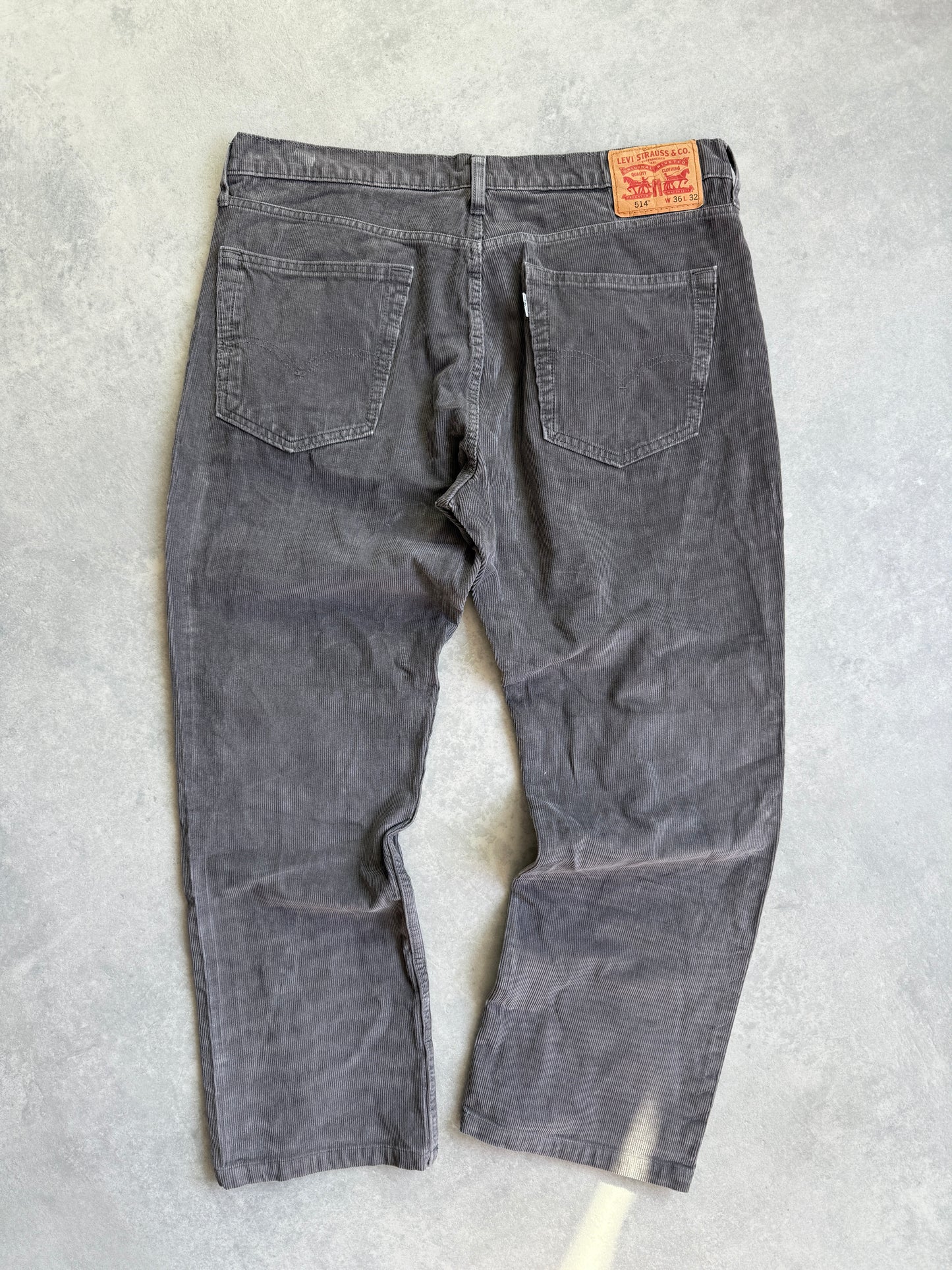 Levis 514 muške samtane hlace (36x32)