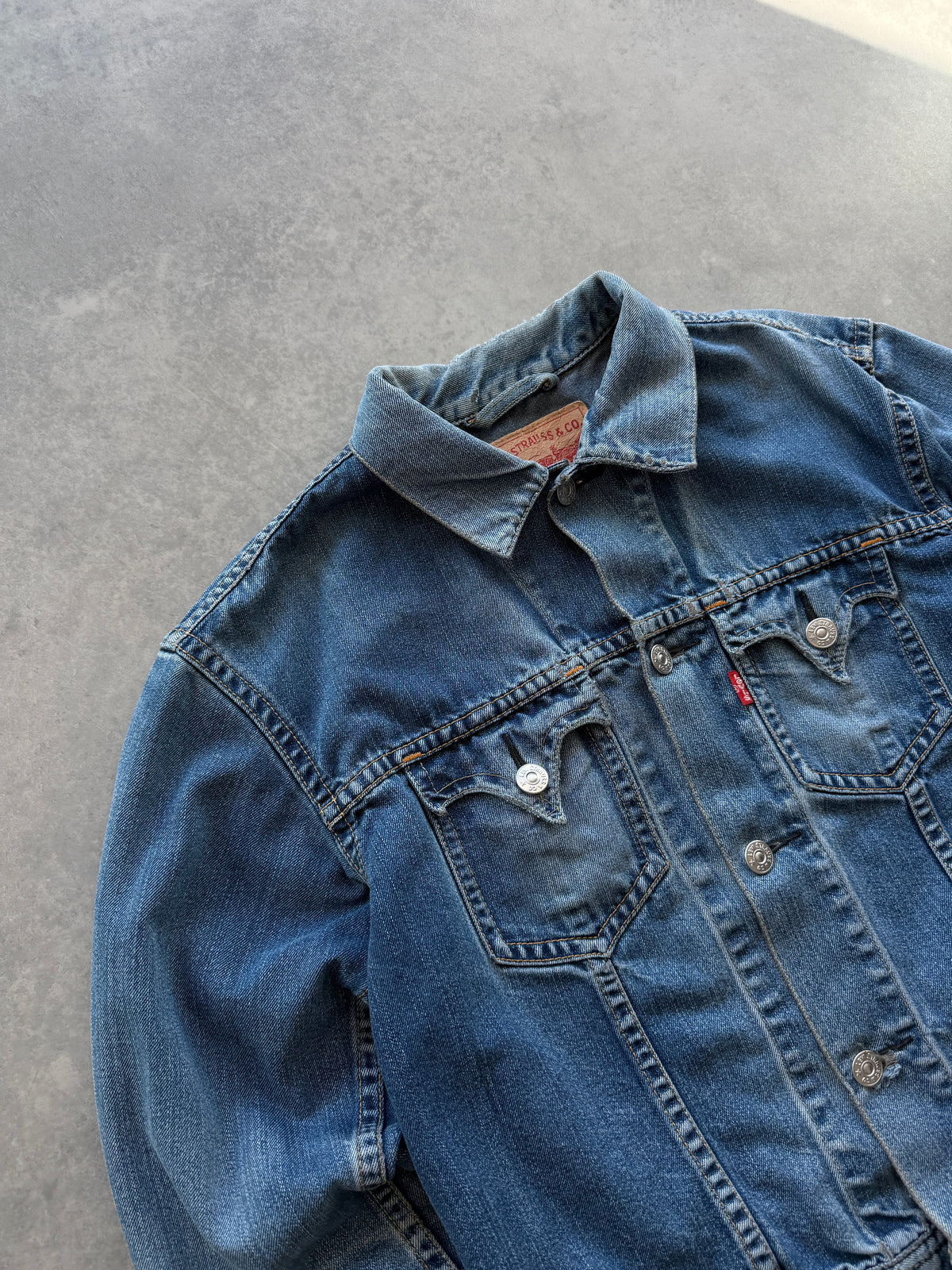 Levis vintage muška distressed cropped fit teksas jakna (L)