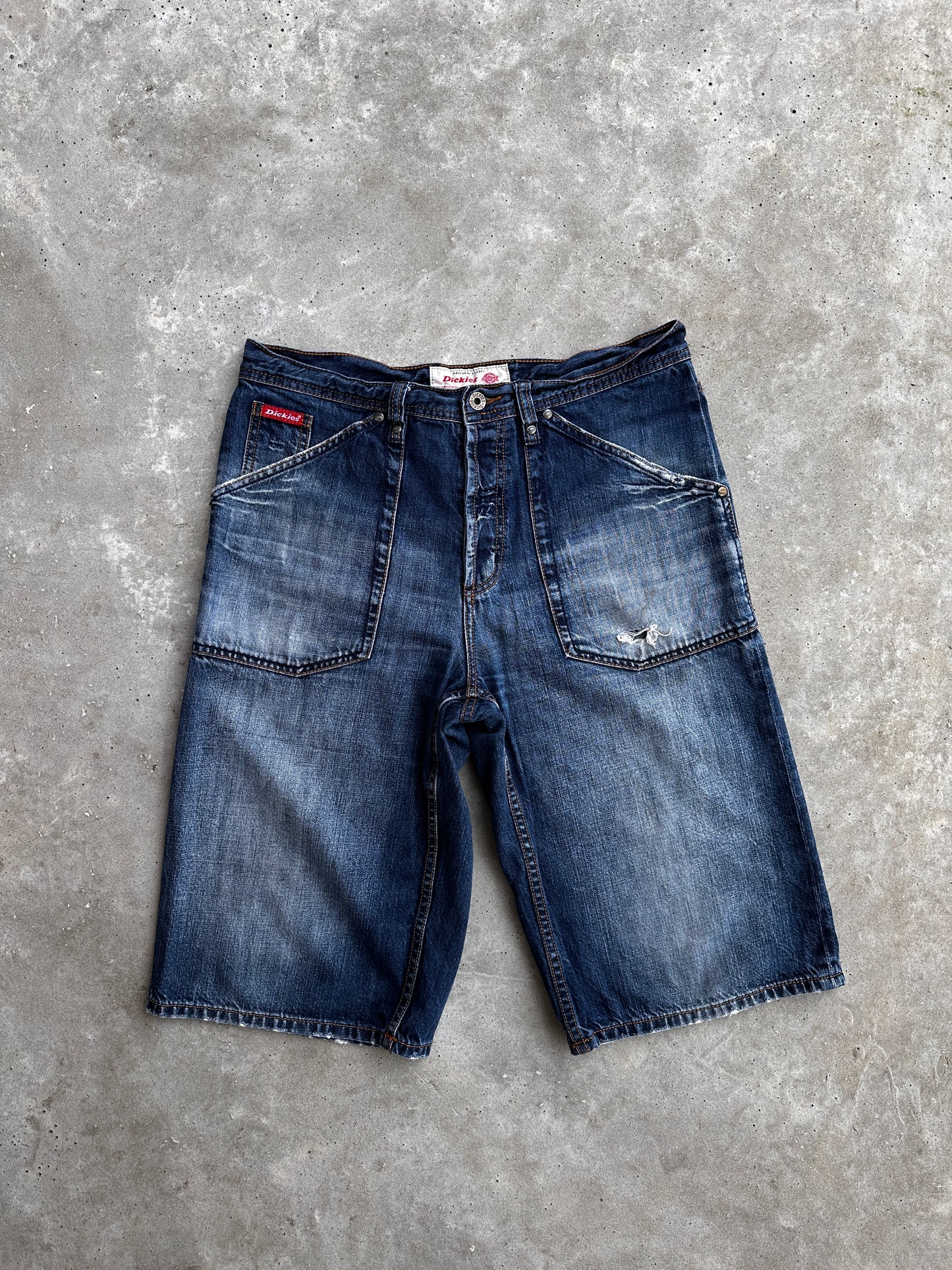 Dickies 2000s muški distressed denim šorc (33)